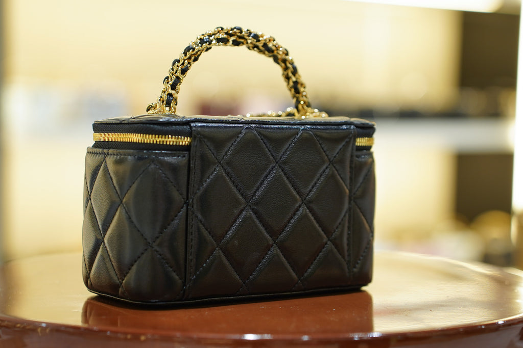 Chanel | Small Vanity Case – Black Lambskin – Classic Gold Hardware