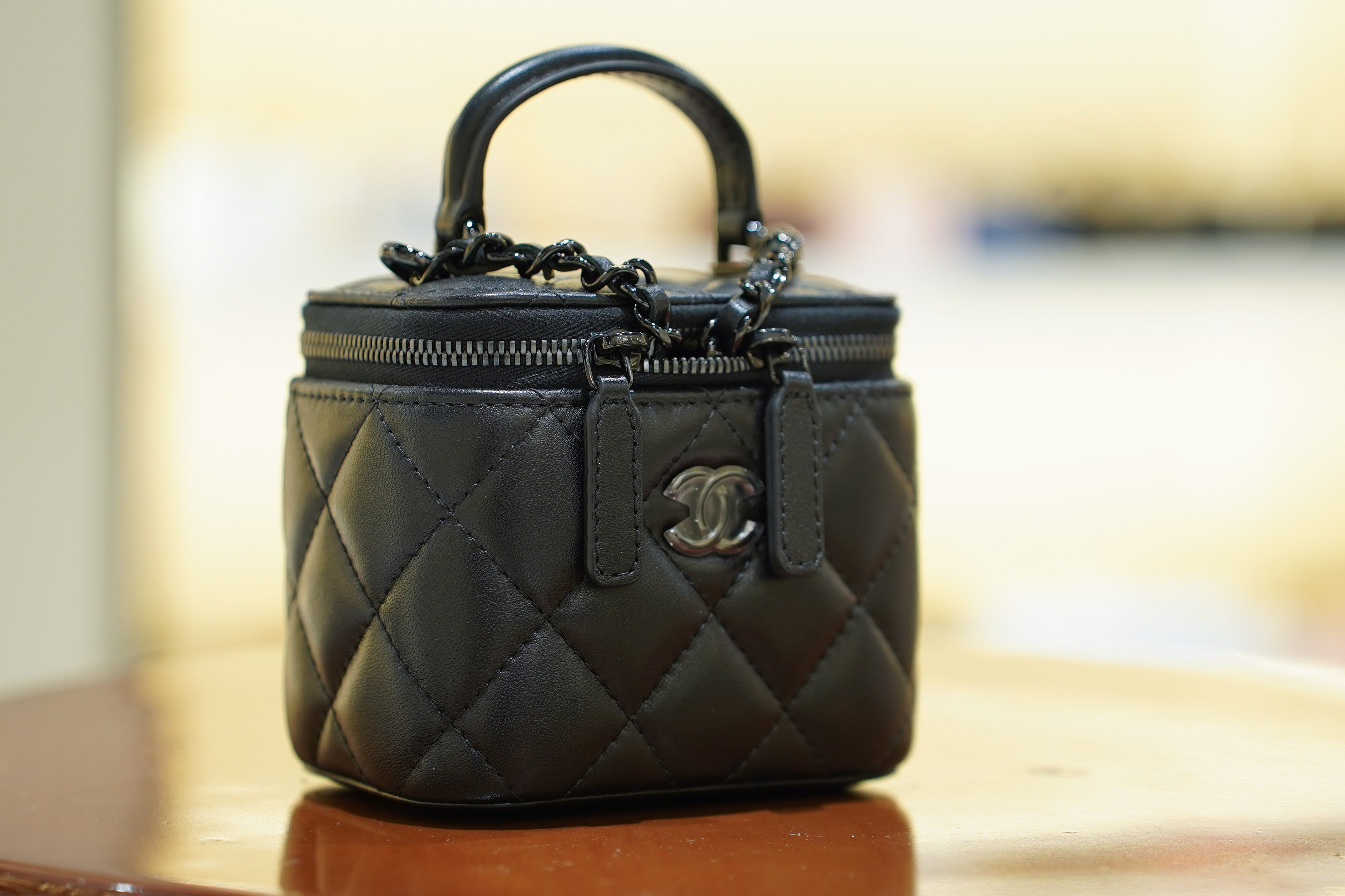 Chanel | Vanity Case Mini – Lambskin Leather – Black – Ruthenium Hardware