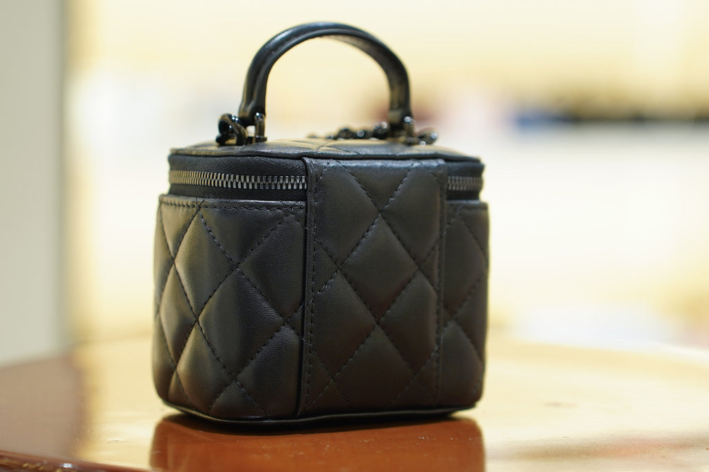 Chanel | Vanity Case Mini – Lambskin Leather – Black – Ruthenium Hardware