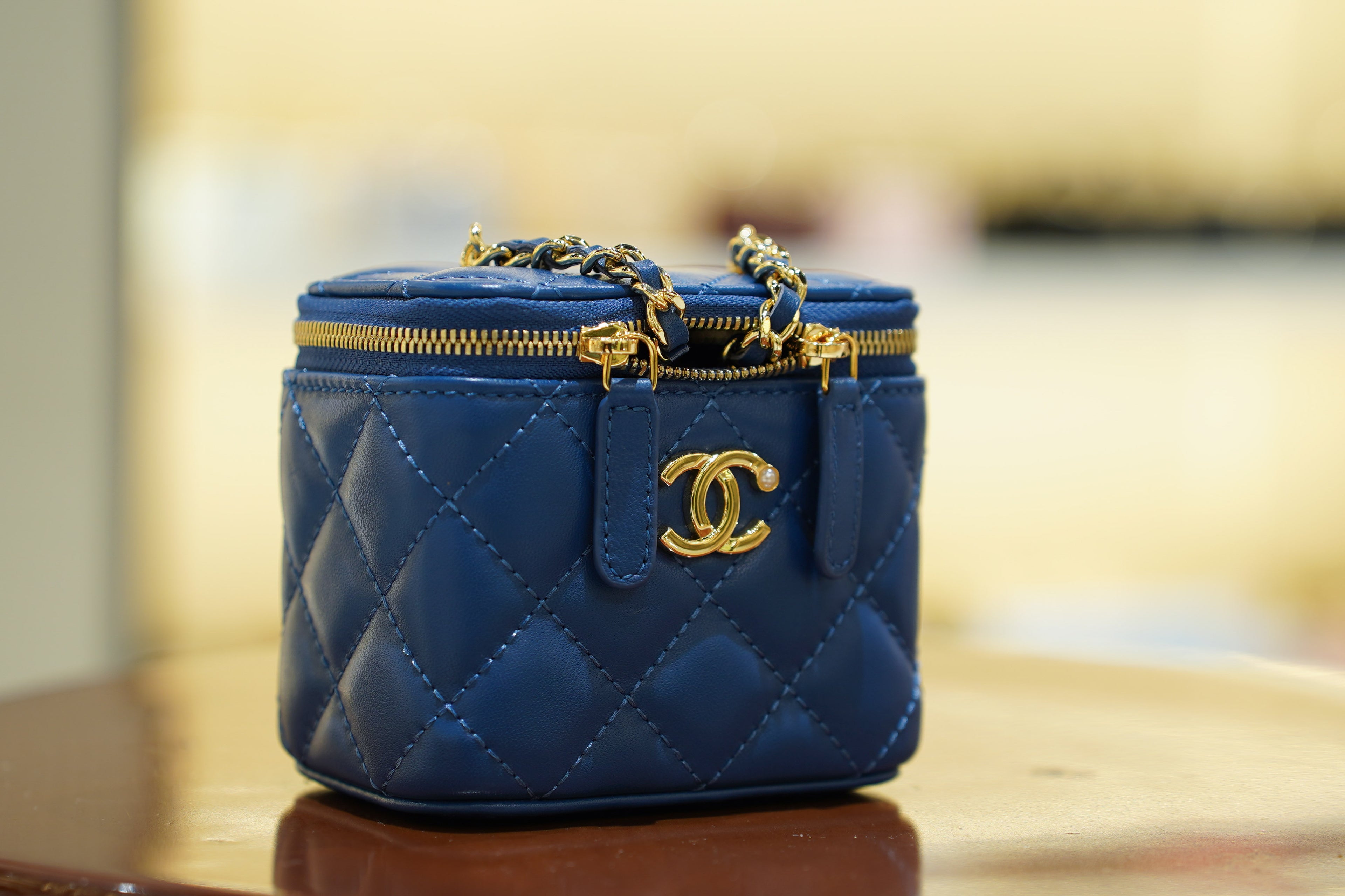 Chanel | Vanity Case Mini – Lambskin Leather – Navy Blue – Gold Hardware