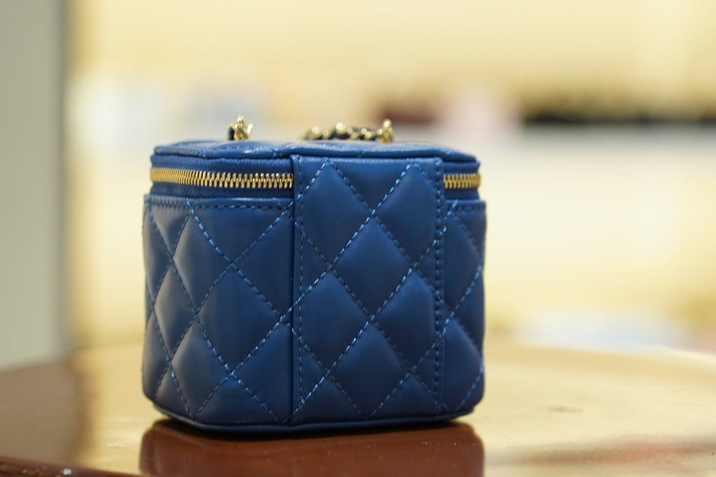 Chanel | Vanity Case Mini – Lambskin Leather – Navy Blue – Gold Hardware