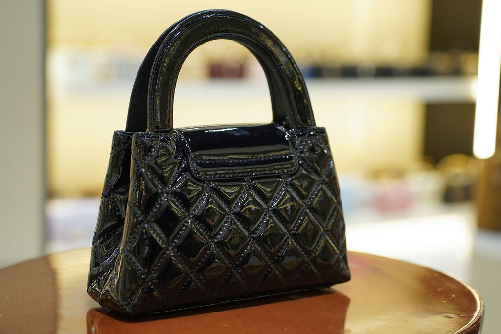 Chanel | Small Kelly – Patent Leather – Black – Gold Hardware