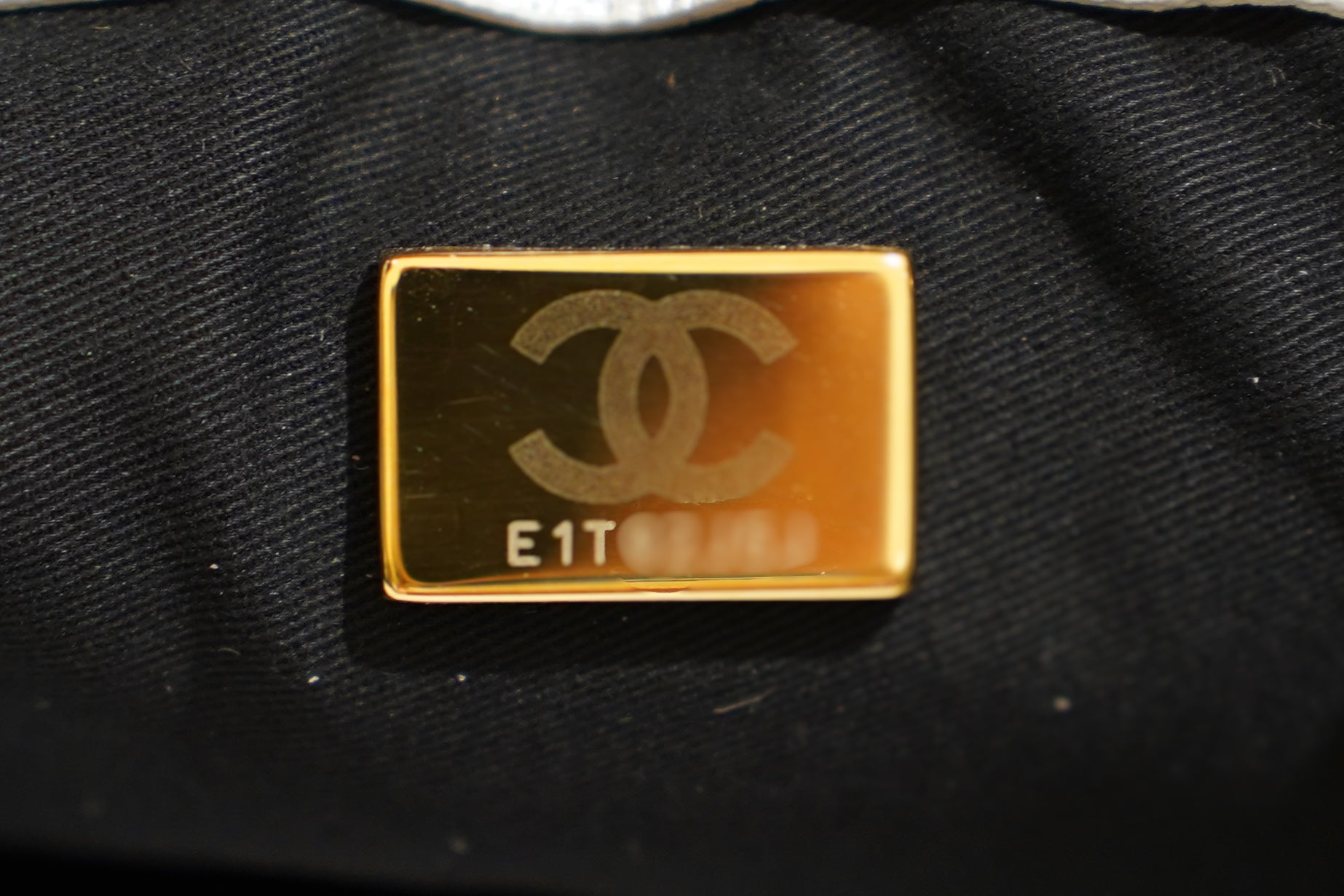 Chanel | 25 Small Handbag – Lambskin Leather – Silver – Gold Hardware