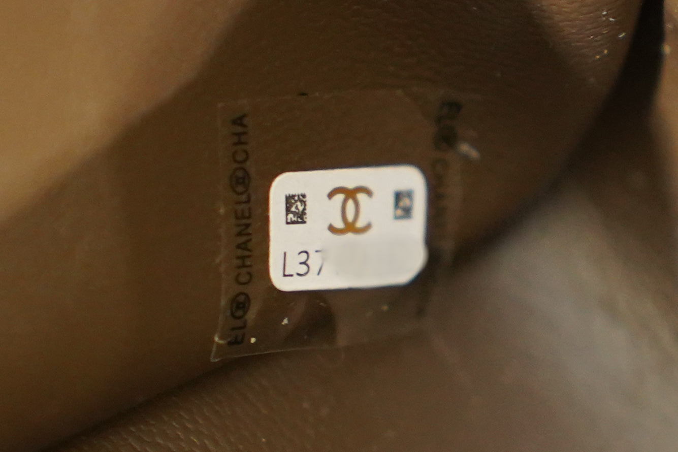 Chanel | Classic Flap Bag – Suede Taupe – Gold Hardware