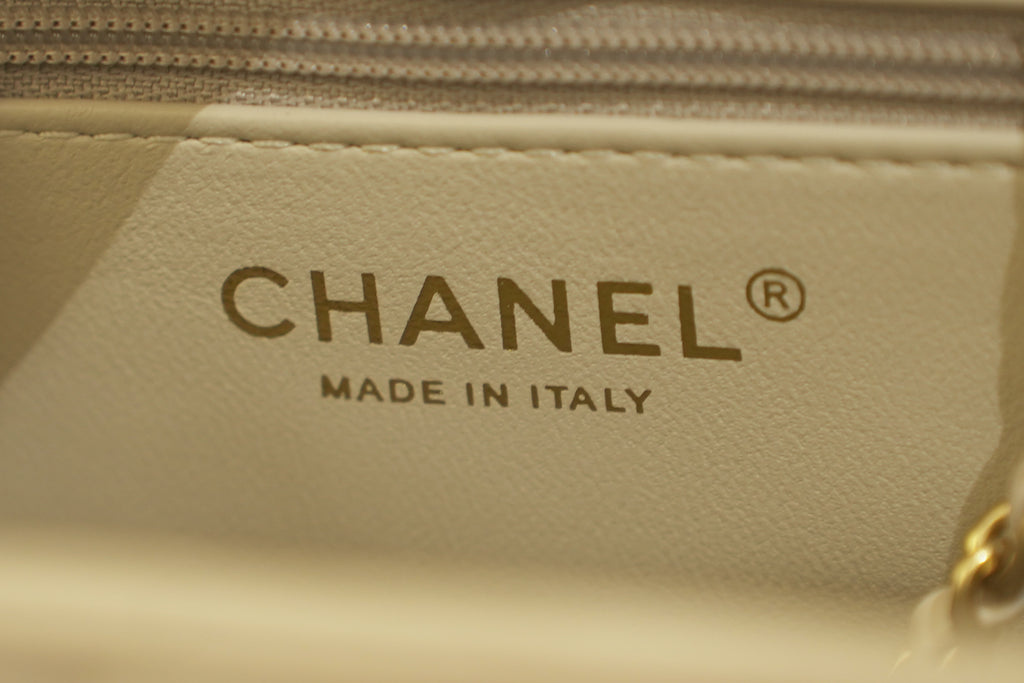 Chanel | Small Kelly – Lambskin Leather – White – Gold Hardware