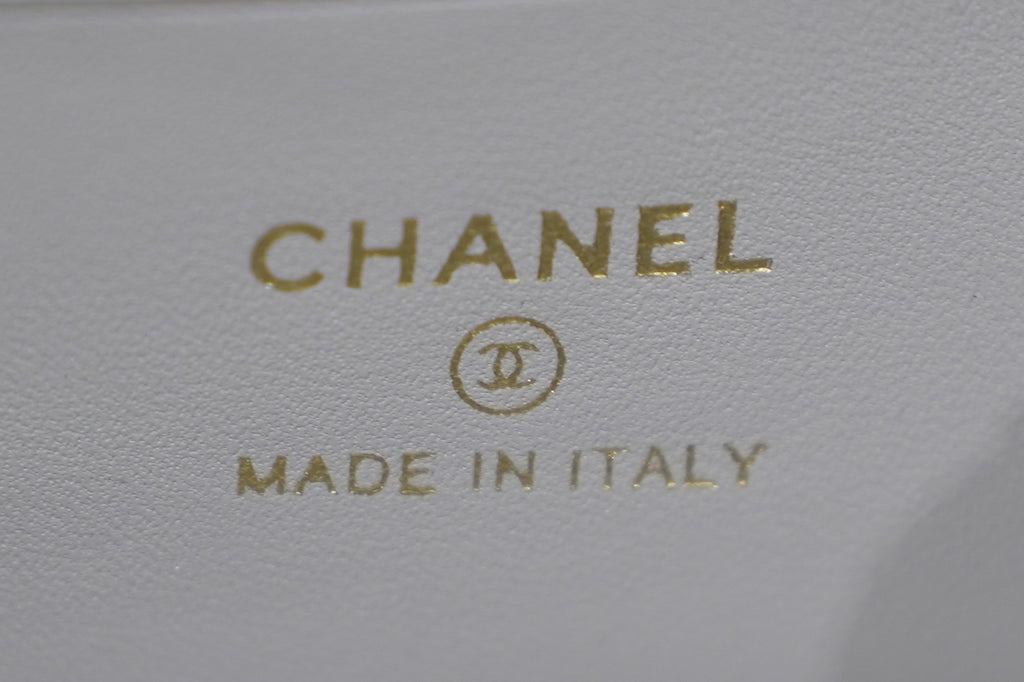 Chanel | Small Vanity Case with Top Handle – Grey Lambskin – Crystal Gold Hardware