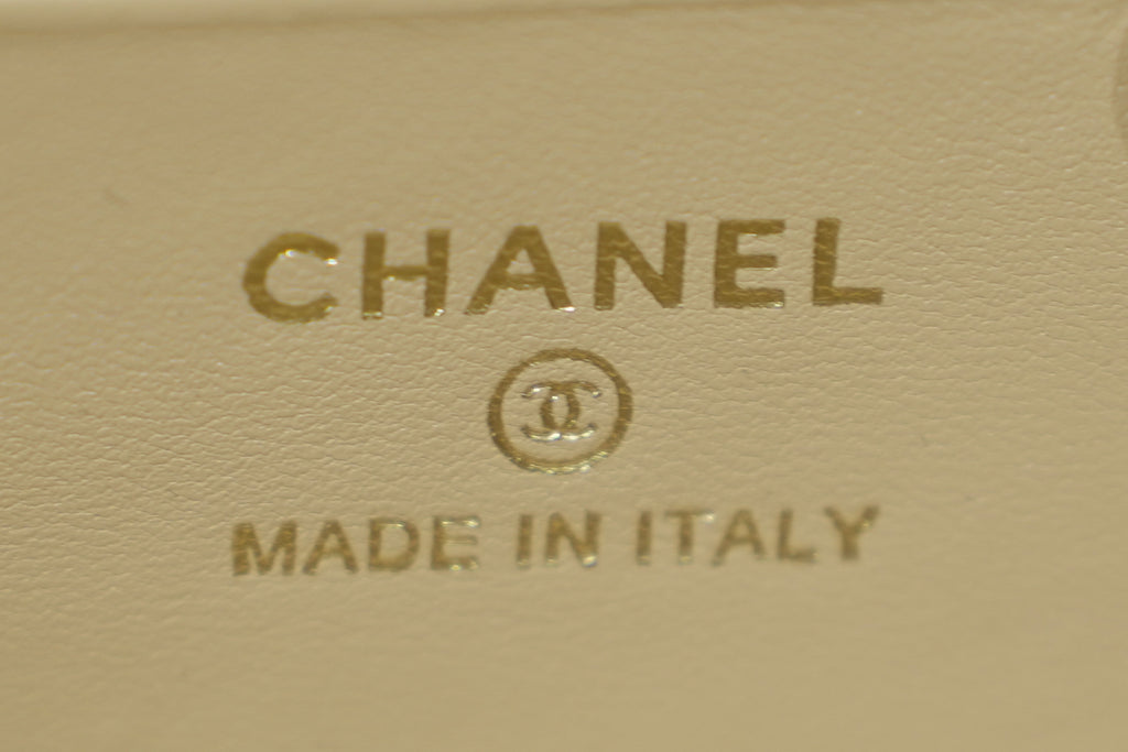 Chanel | Small Vanity Case with Top Handle – Caramel Beige Lambskin – Crystal Gold Hardware