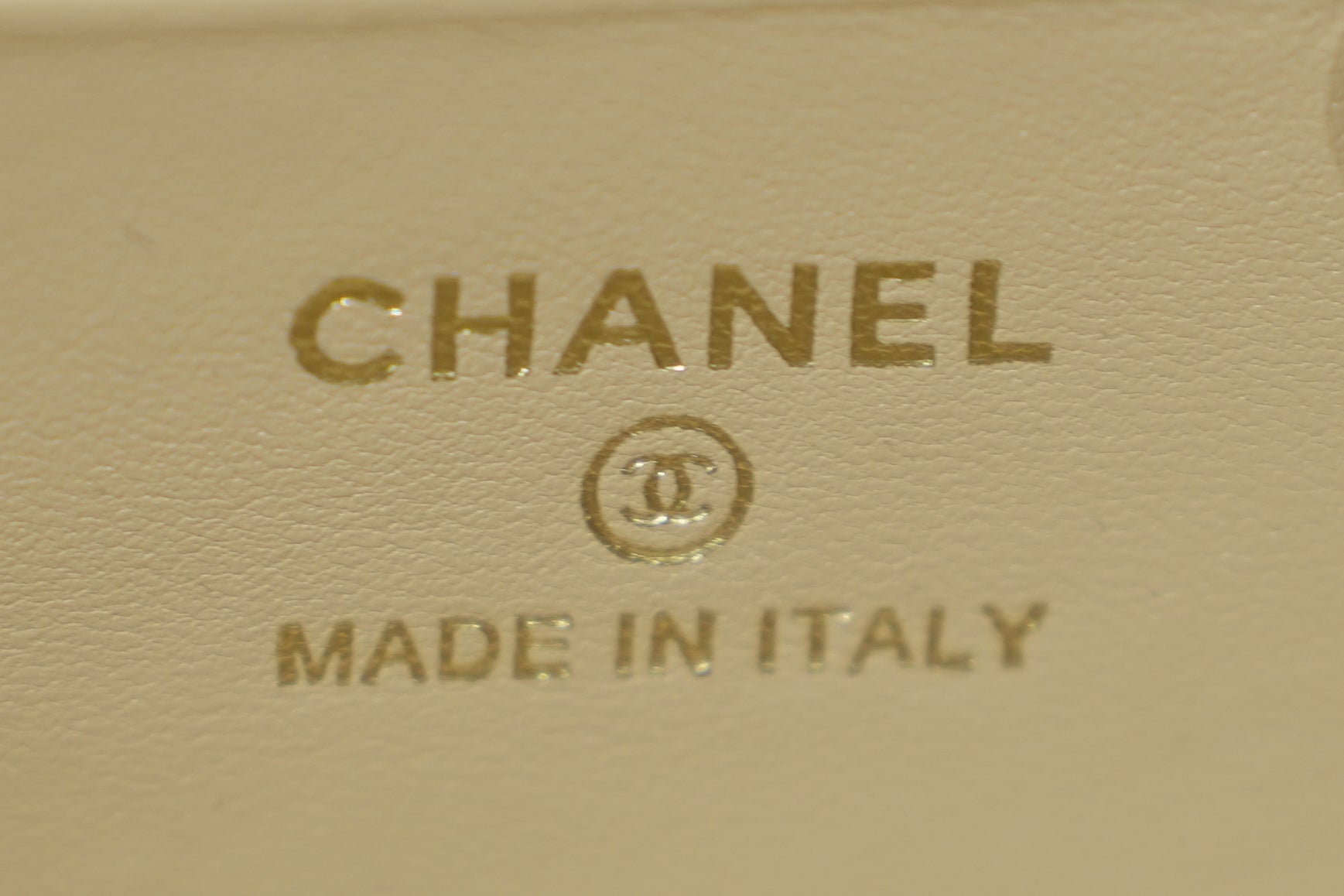 Chanel | Small Vanity Case with Top Handle – Caramel Beige Lambskin – Crystal Gold Hardware