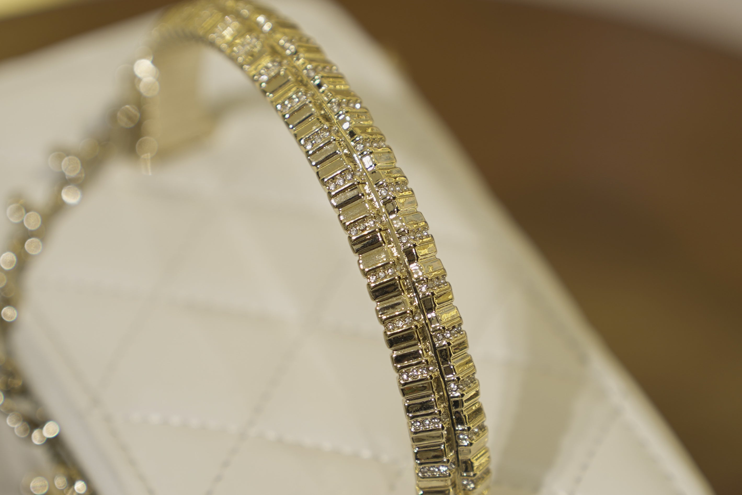 Chanel | Small Vanity Case with Top Handle – White Lambskin – Crystal-Embellished Gold Hardware