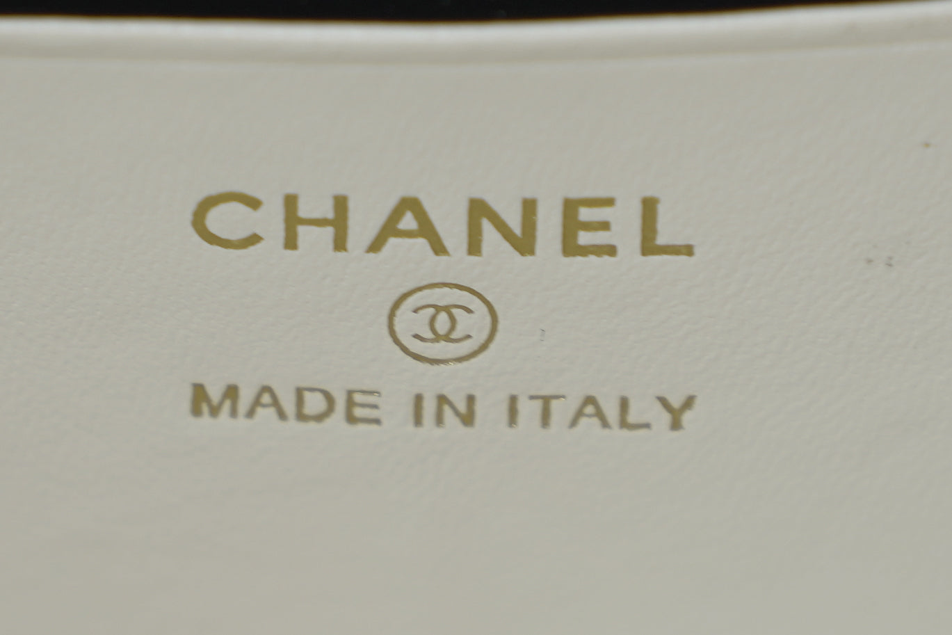 Chanel | Small Vanity Case with Top Handle – White Lambskin – Crystal-Embellished Gold Hardware