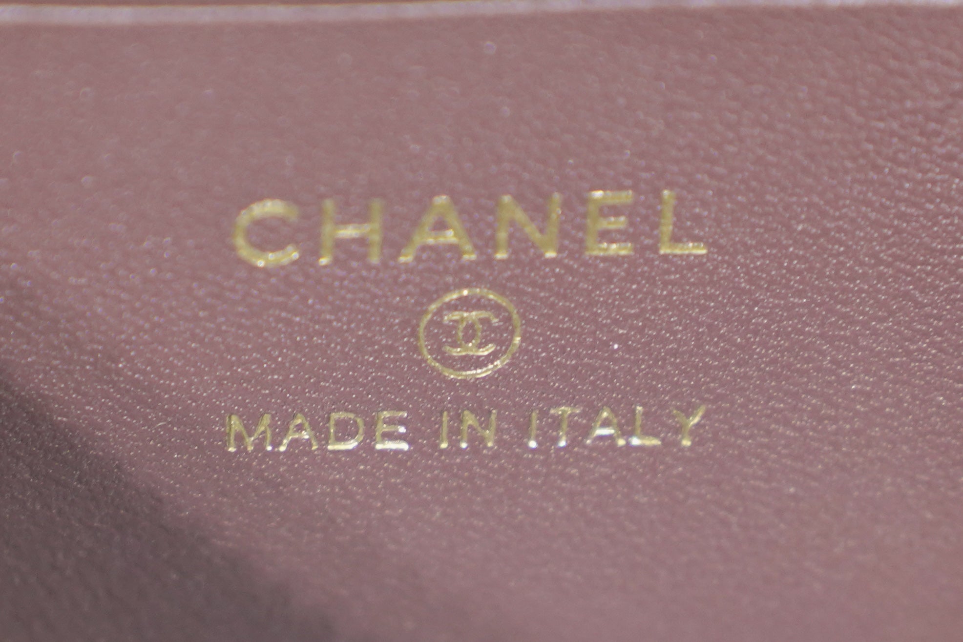 Chanel | Small Vanity Case – Chocolate Bordeaux Lambskin – Gold Hardware