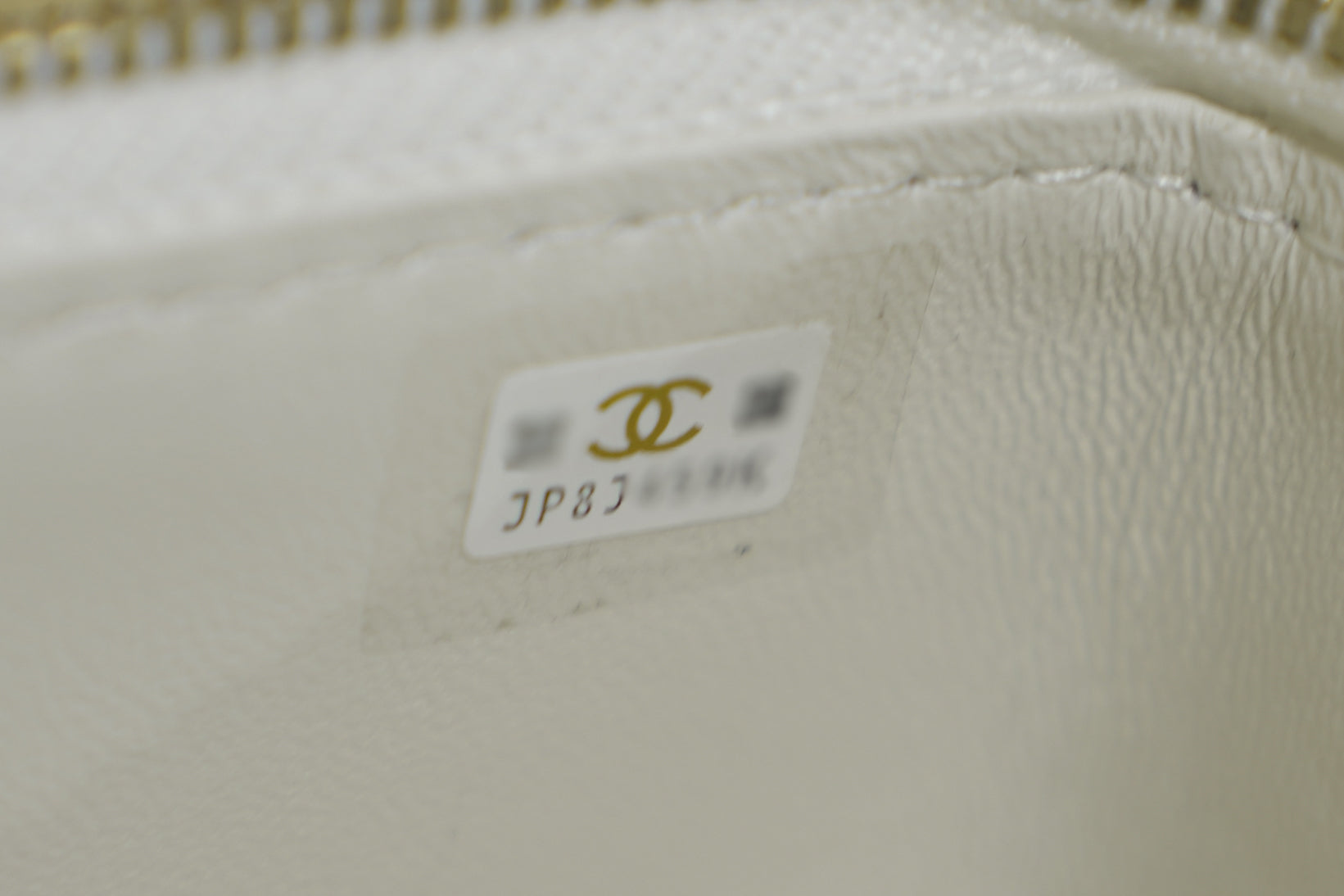 Chanel | Small Vanity Case with Top Handle – White Lambskin – Crystal-Embellished Gold Hardware