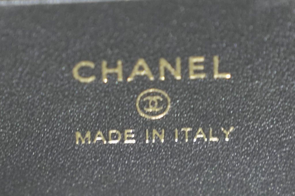 Chanel | Small Vanity Case – Black Lambskin – Classic Gold Hardware