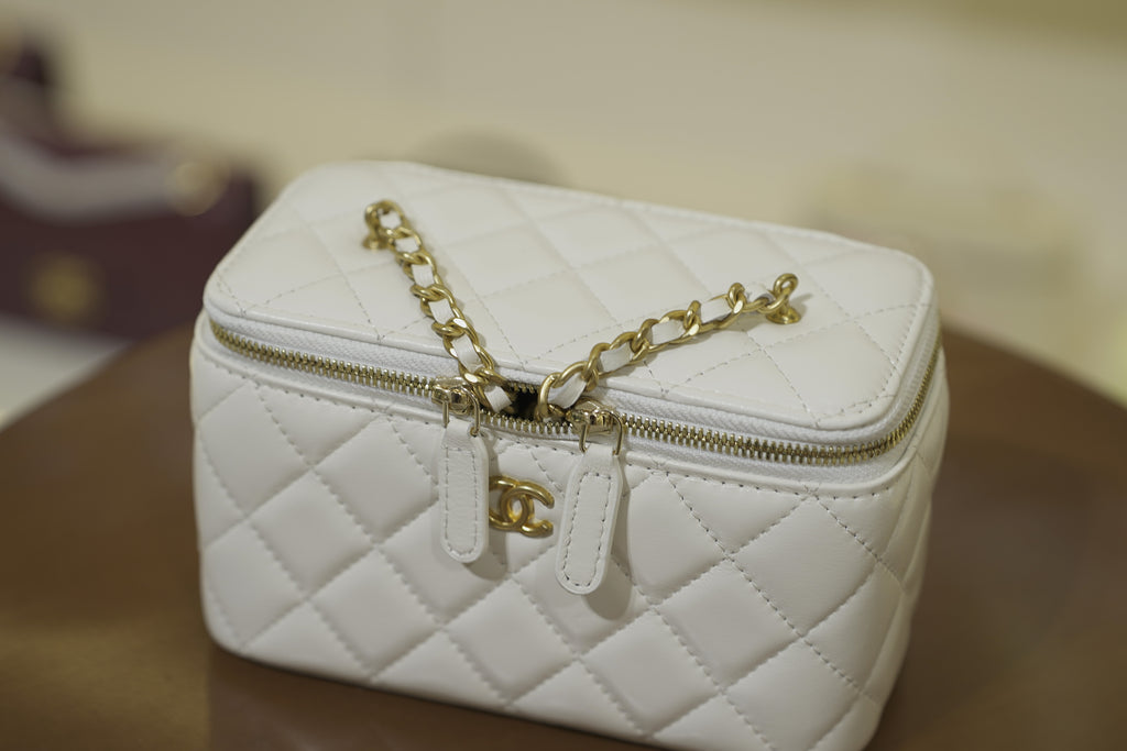 Chanel | Small Vanity Case – White Lambskin – Gold Hardware