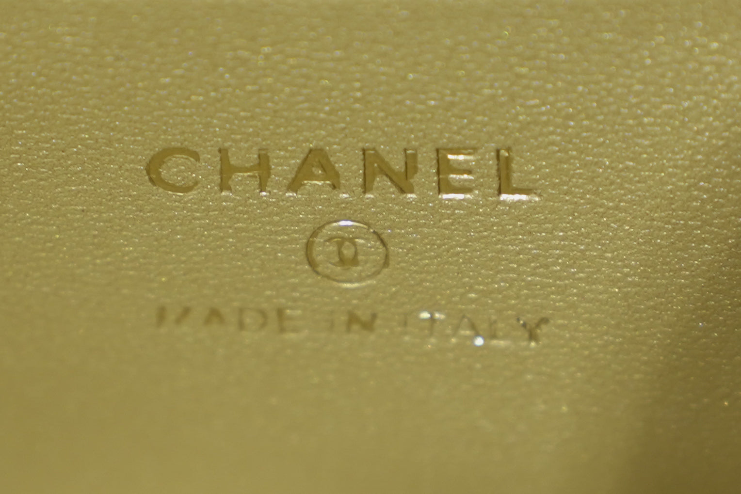 Chanel | Small Vanity Case – White Lambskin – Gold Hardware