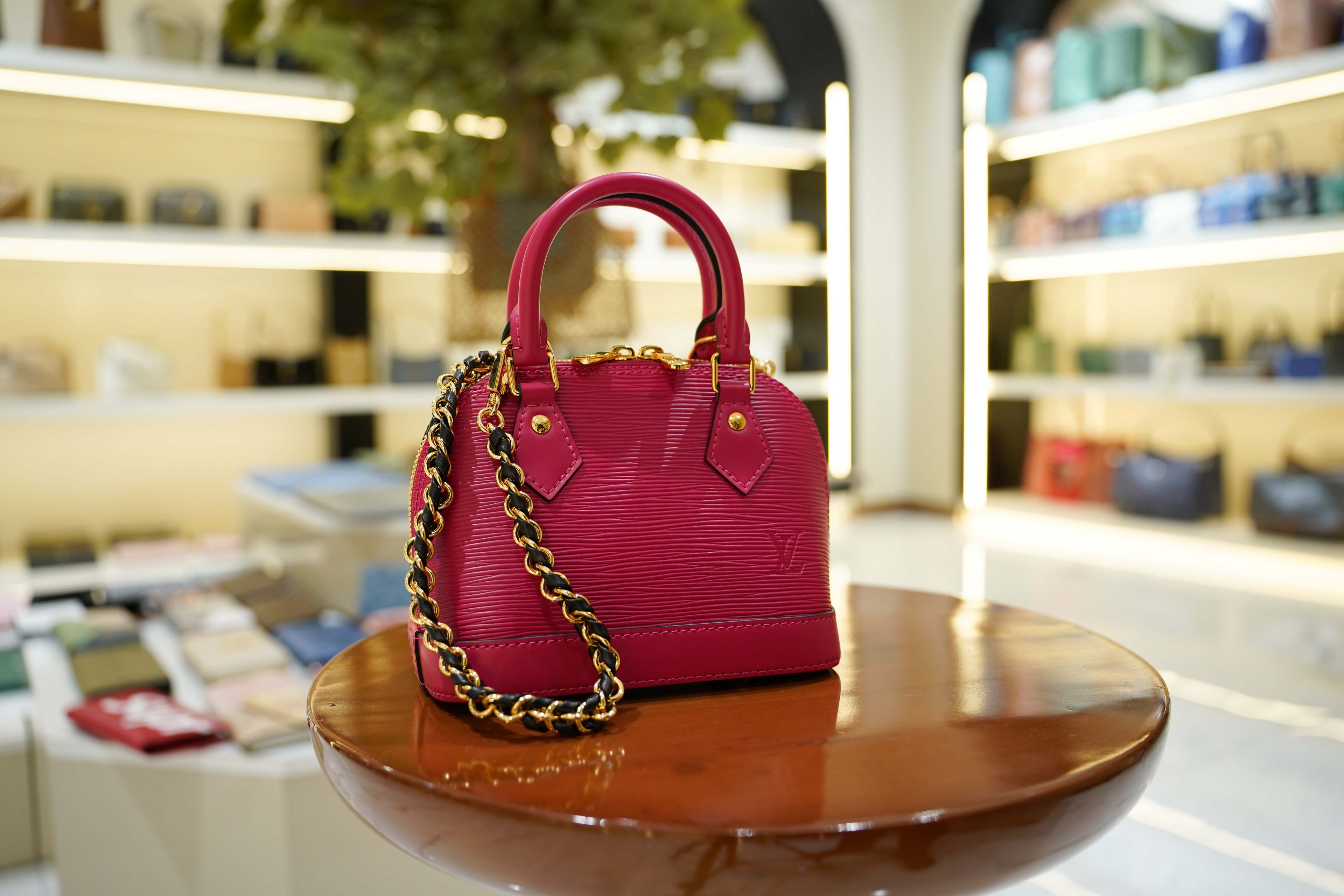 Louis Vuitton | Alma BB – Epi Leather – Fuchsia – Gold Hardware