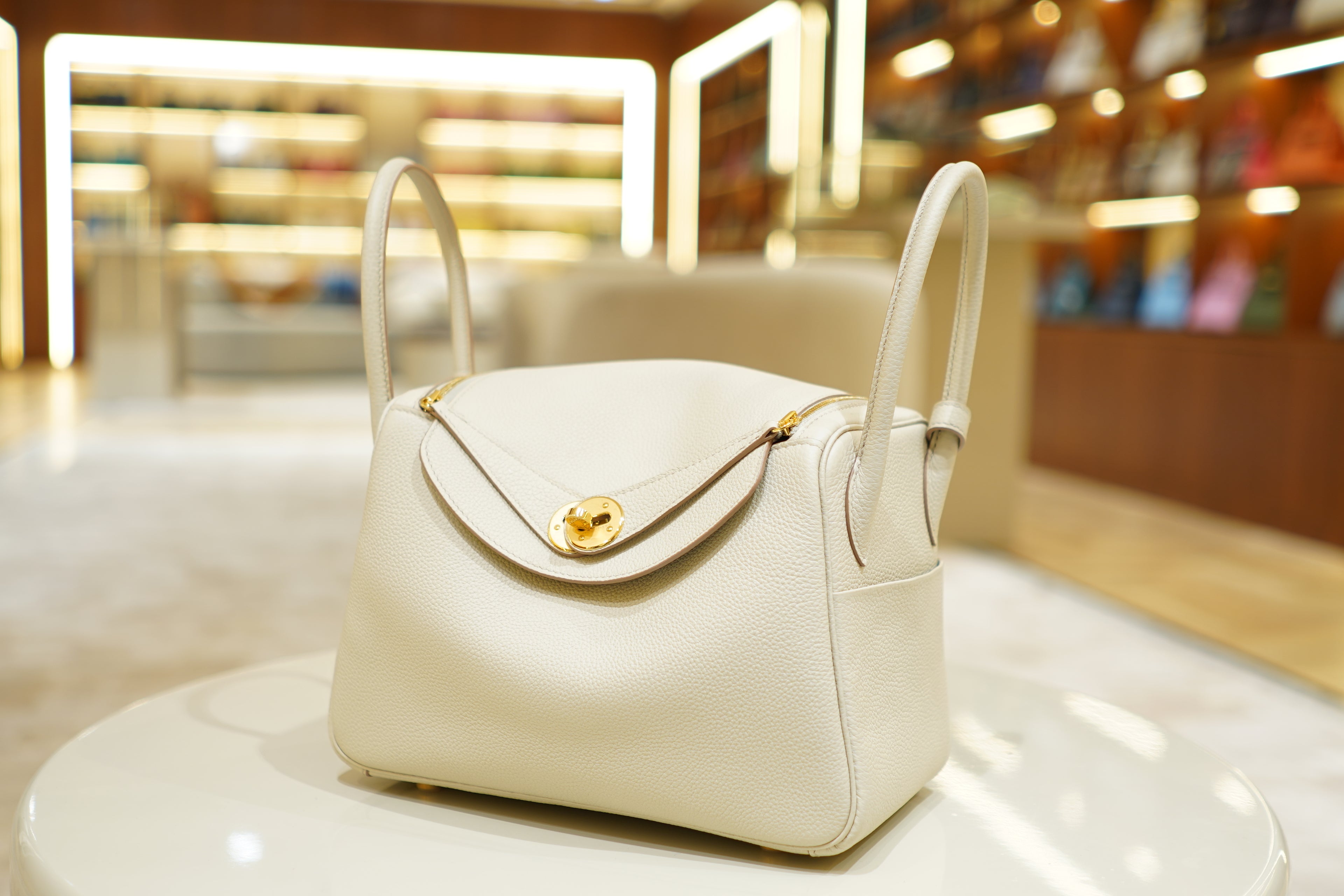 Hermes | Lindy Large – Togo – White – Gold Hardware