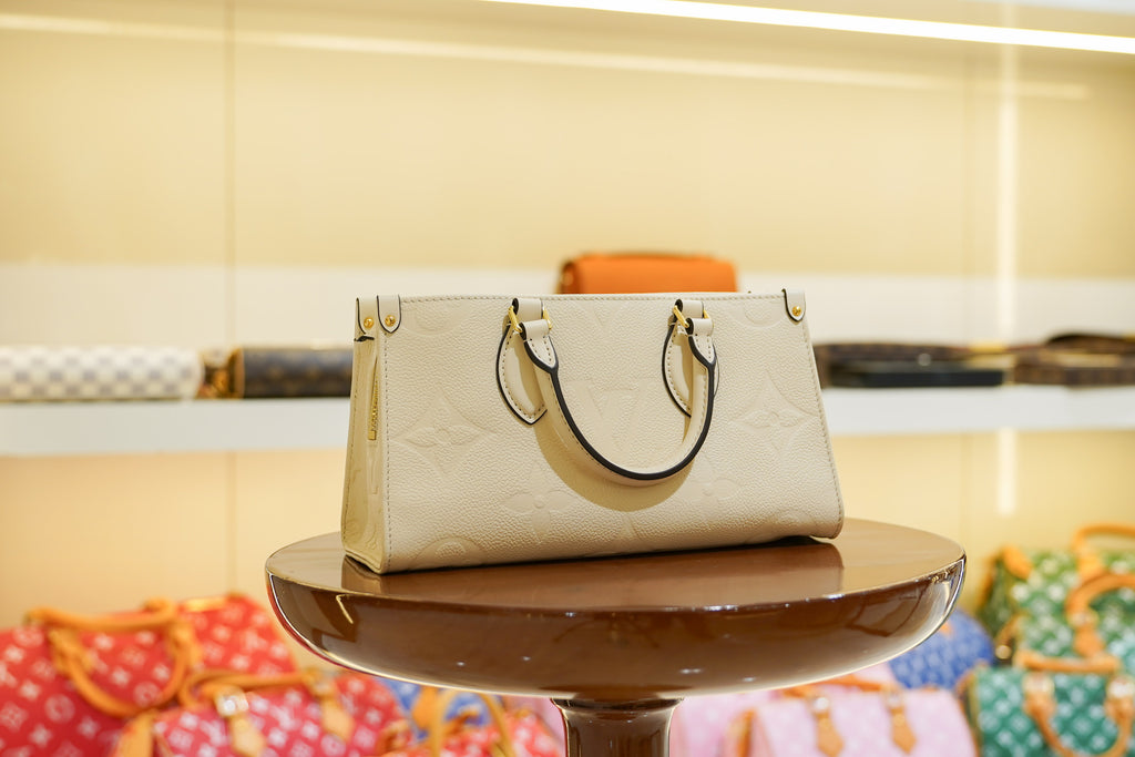 Louis Vuitton | Capucines – Leather – Cream – Gold Hardware