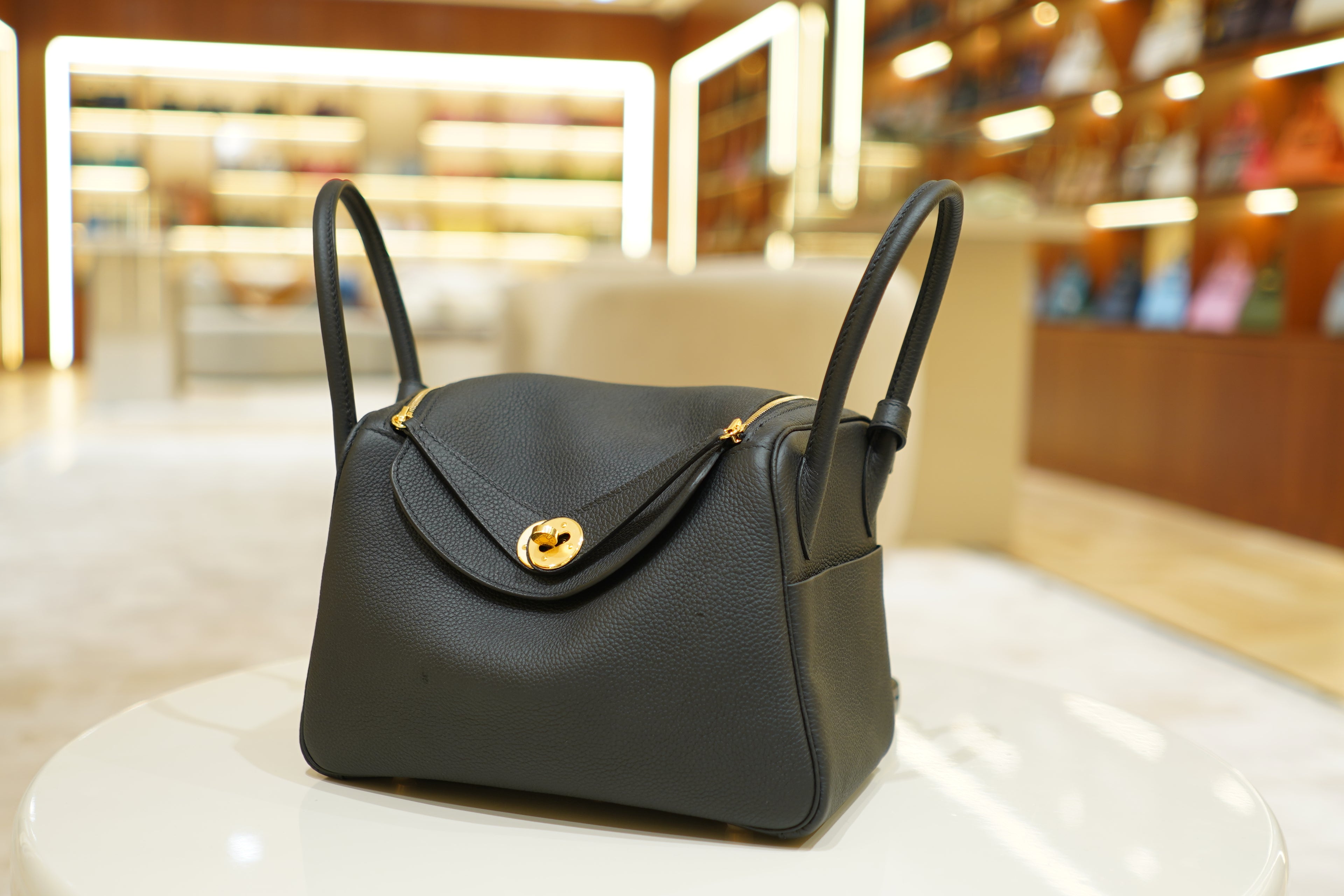 Hermès | Lindy Large – Leather – Black – Gold Hardware