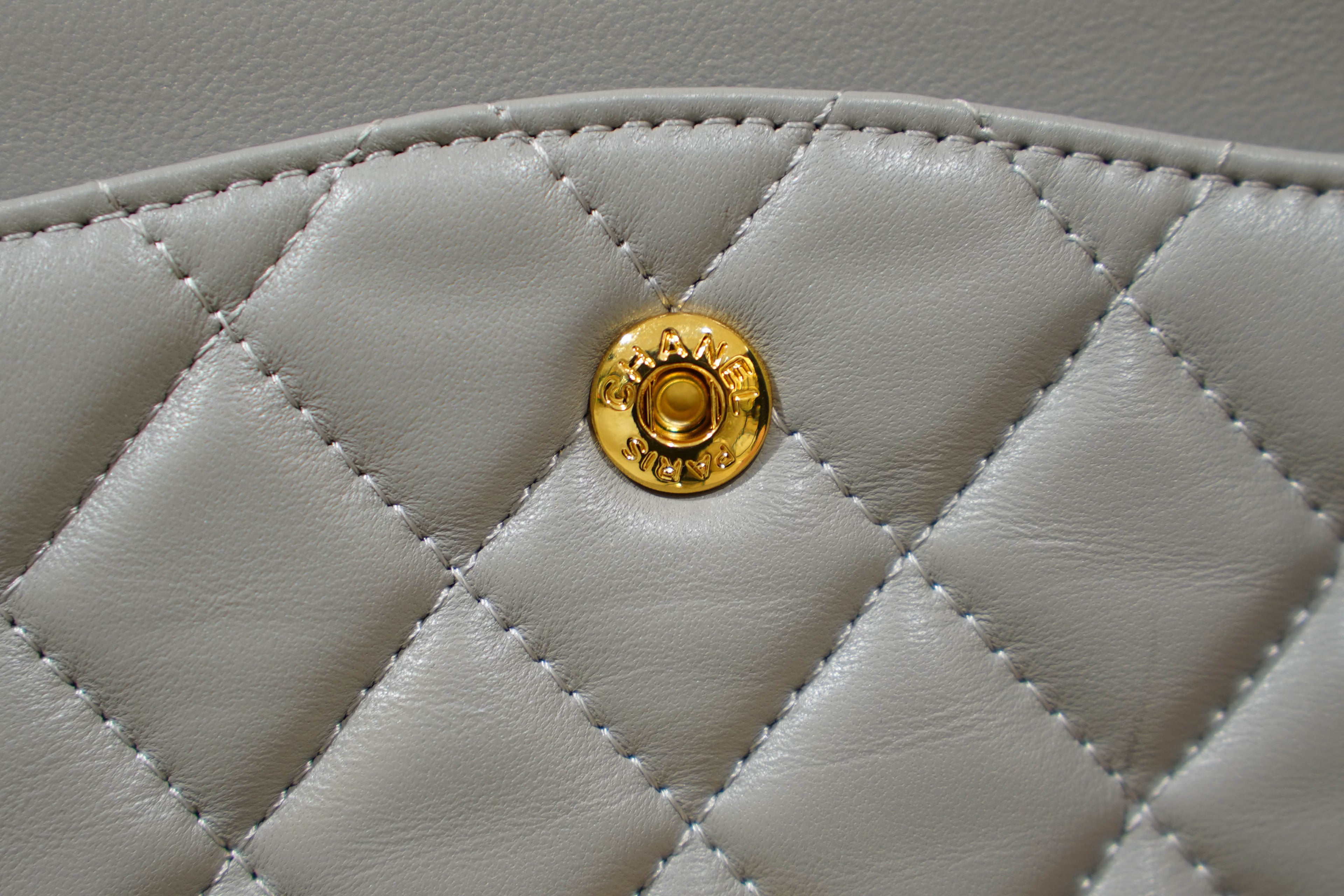 Chanel | Classic Flap Bag – Medium – Lambskin – Grey – Gold Hardware