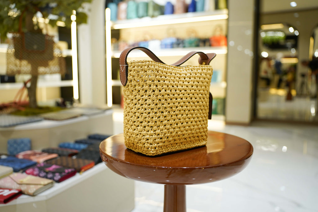 Louis Vuitton | Neverfull – Canvas – Natural – Gold Hardware