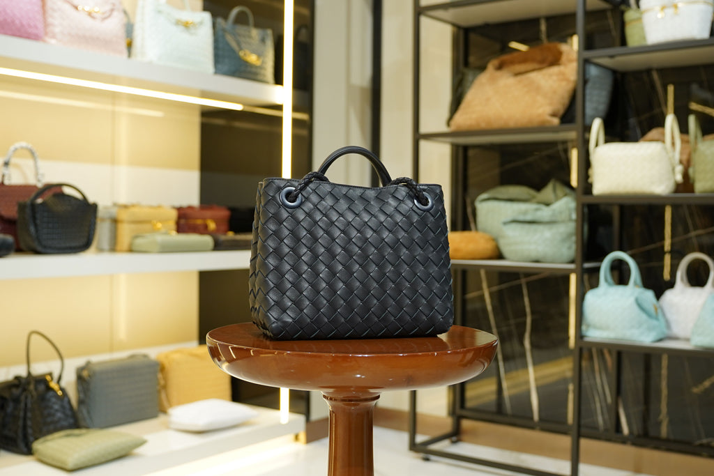 Bottega Veneta | Andiamo – Intrecciato – Nero – Gold Hardware