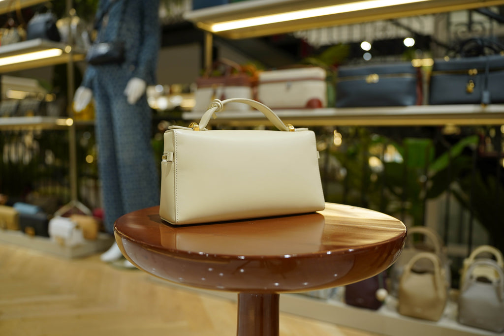 Loro Piana | Extra-Pocket-L19 – Leather – Ivory – Gold Hardware