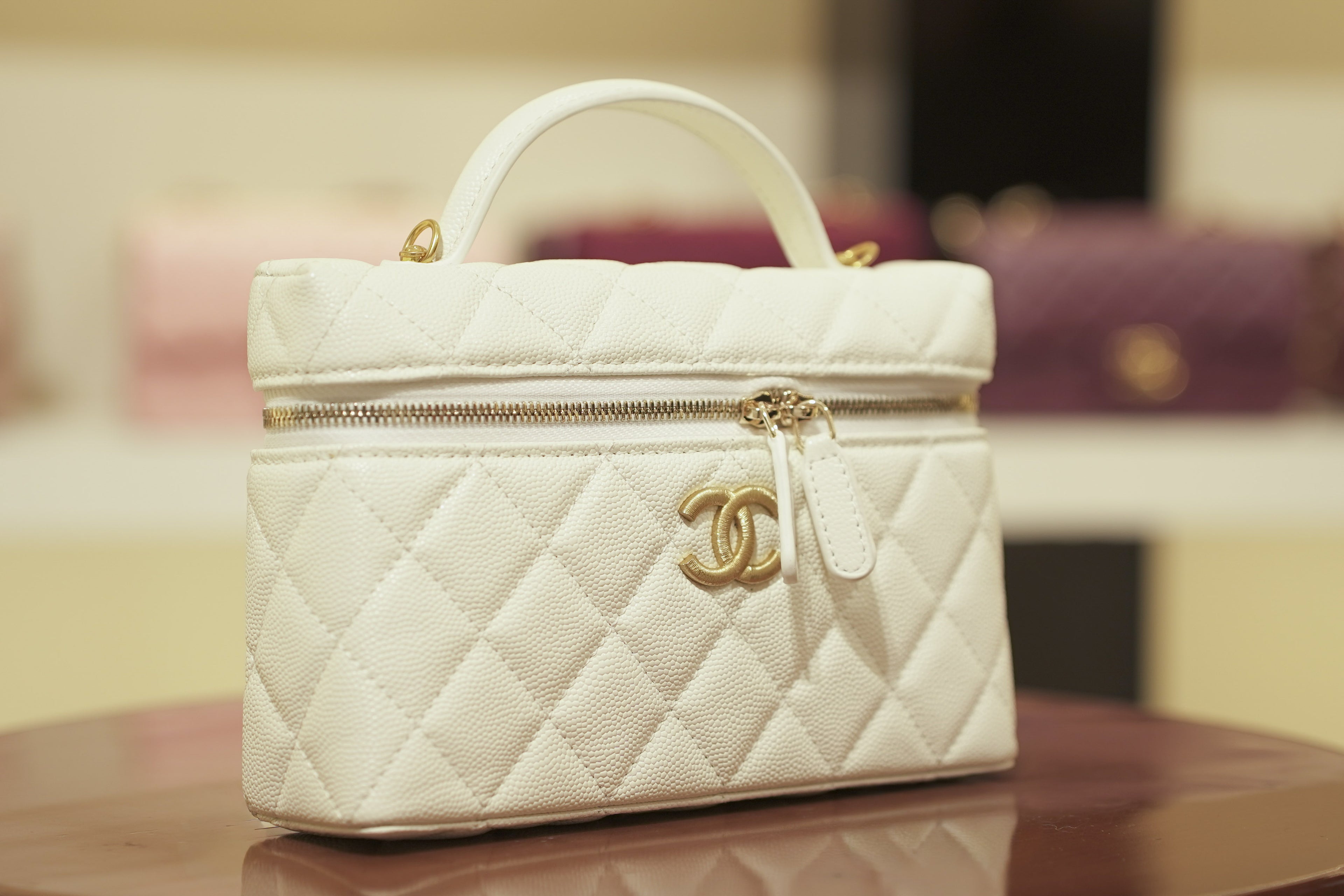 Chanel | Vanity Medium – Leather – White – Gold Hardware