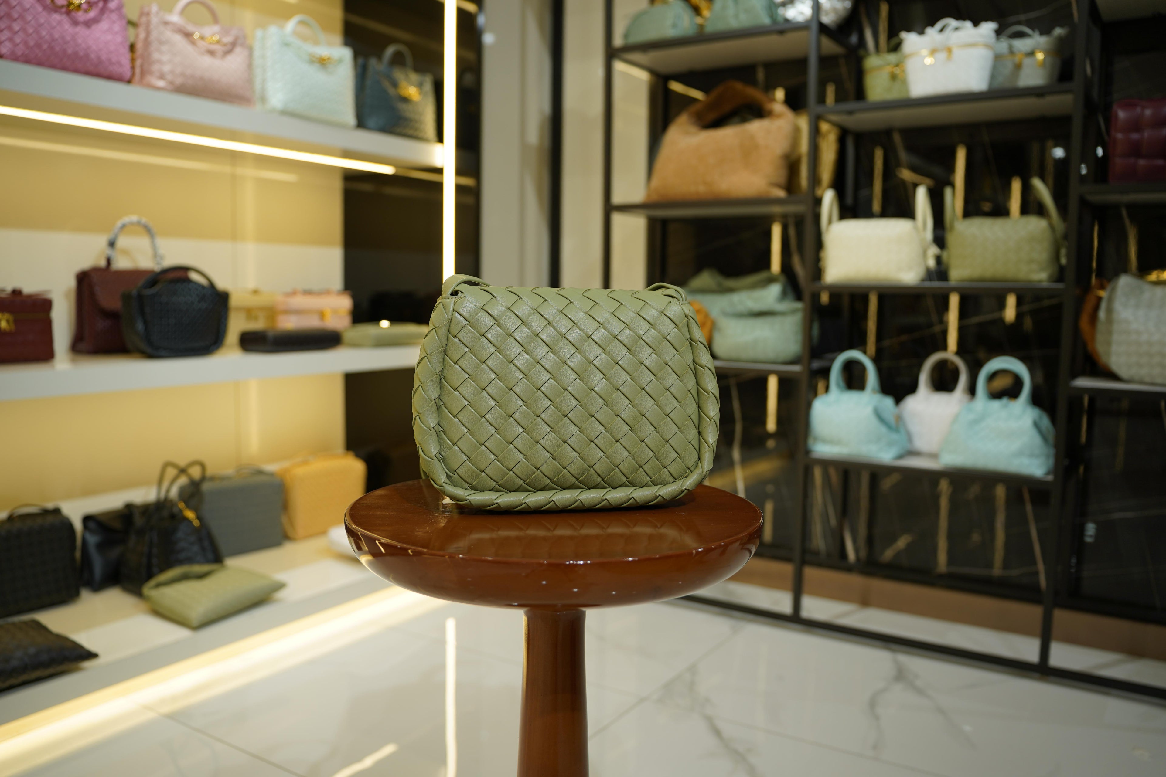 Bottega Veneta | Cobble-Messenger – Leather – Green – Gold Hardware