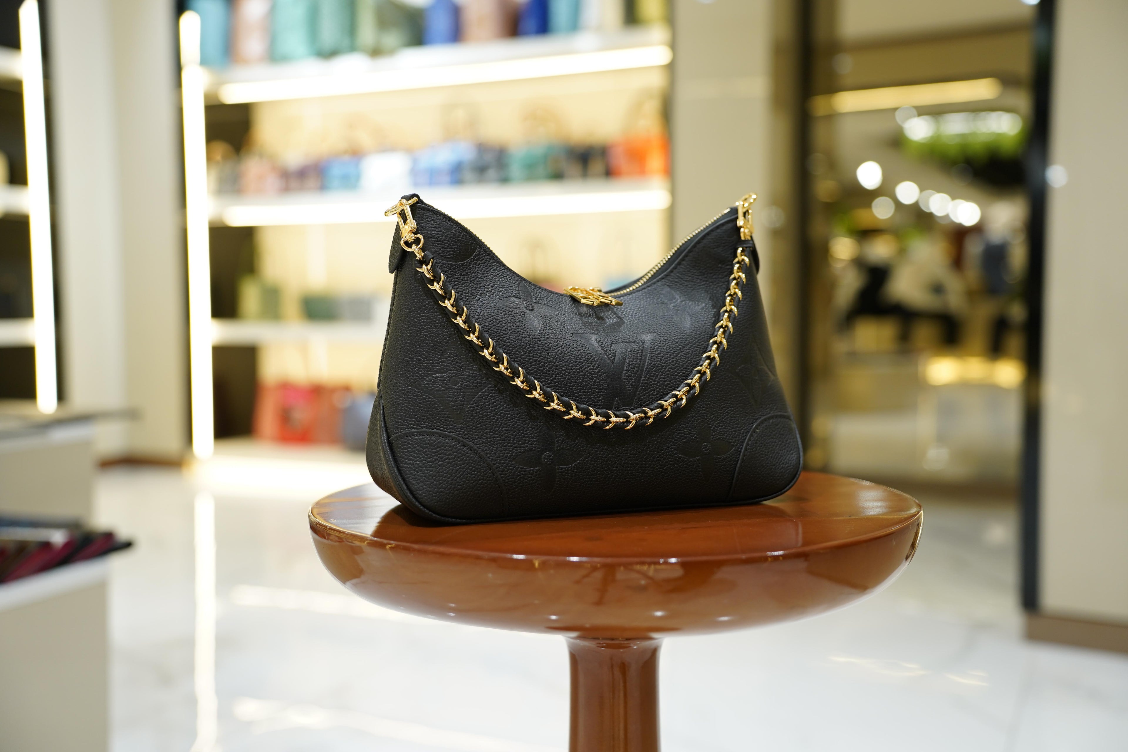 Louis Vuitton | Hobo Bag – Leather – Black – Gold Hardware