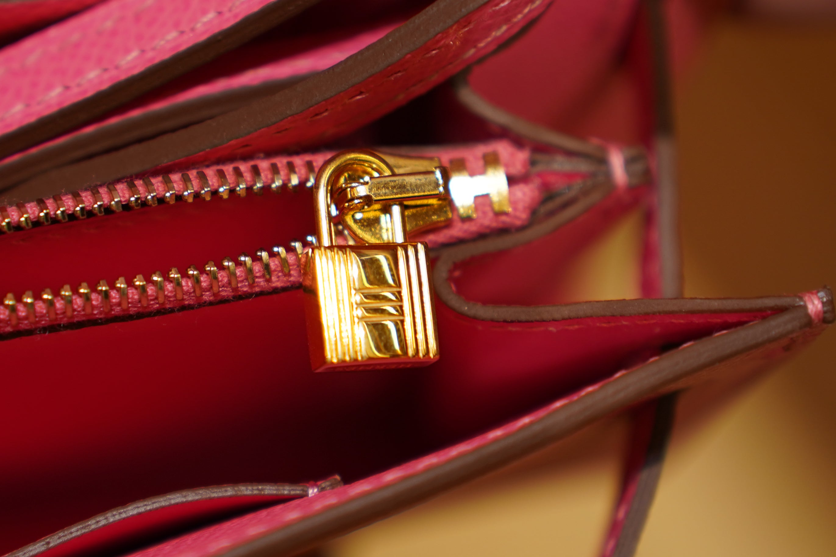 Hermes | Kelly To Go Wallet – Epsom – Pink – Gold Hardware