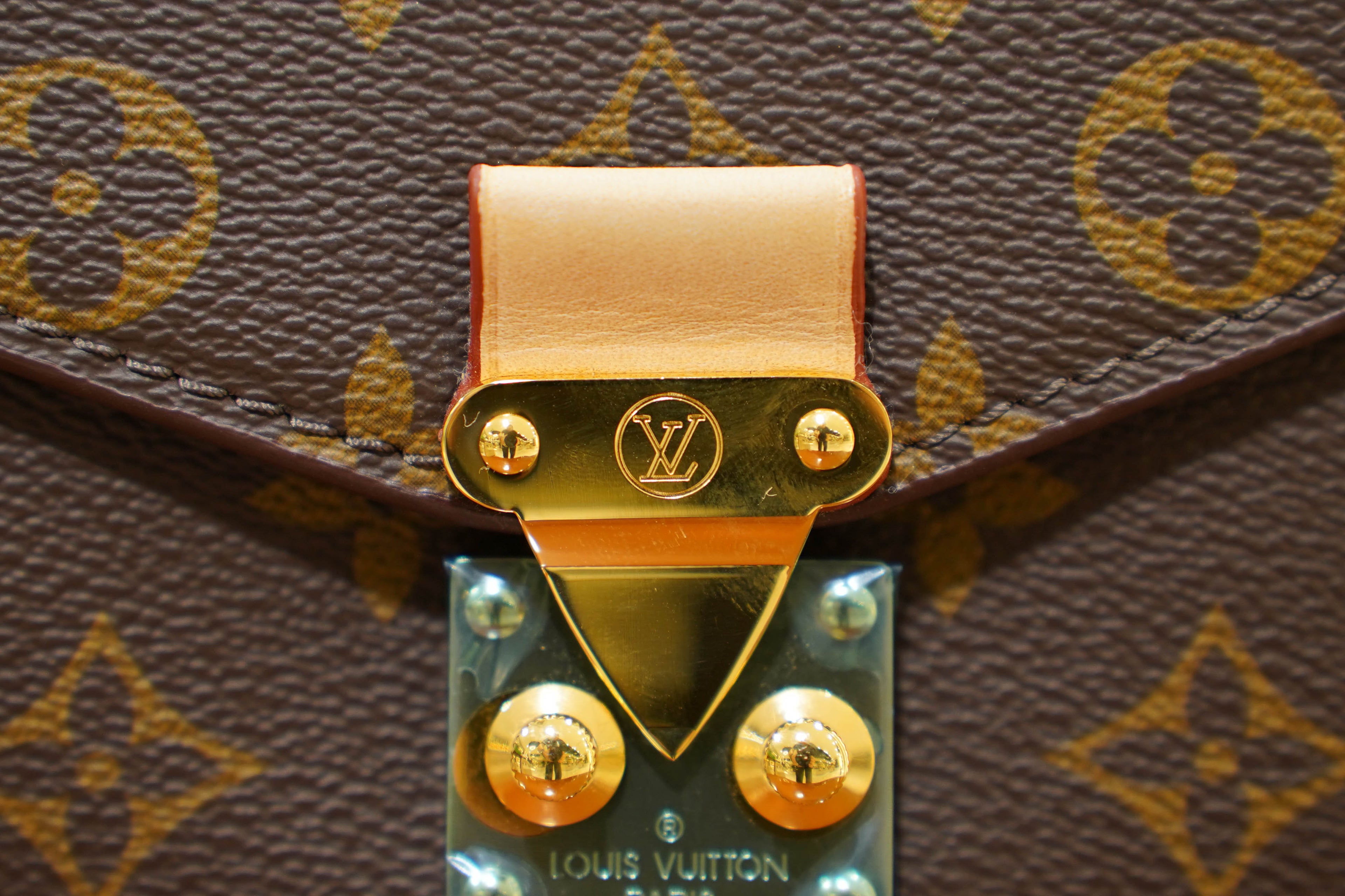 Louis Vuitton | Twist – Canvas – Brown – Gold Hardware