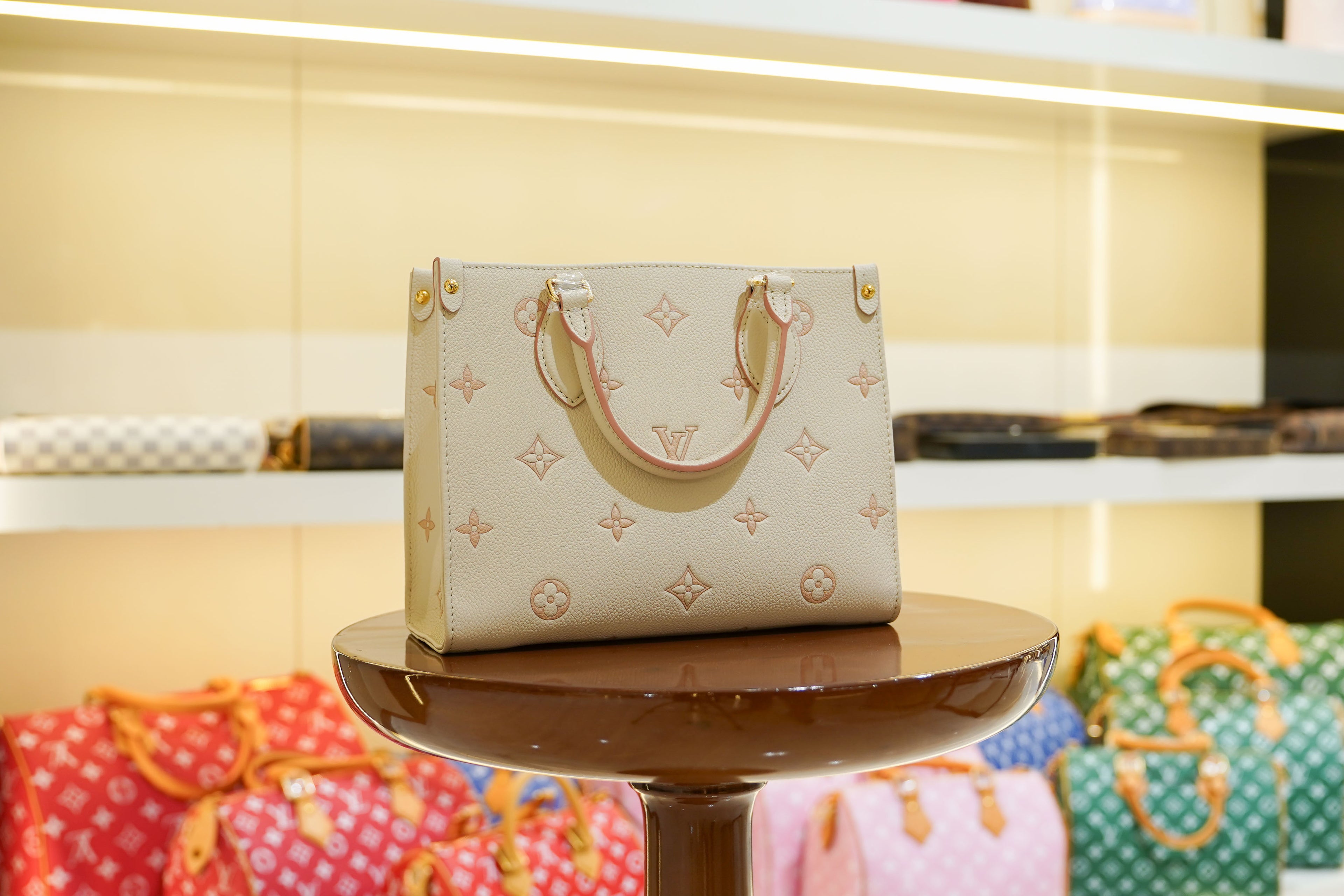 Louis Vuitton | Capucines – Leather – Cream – Gold Hardware
