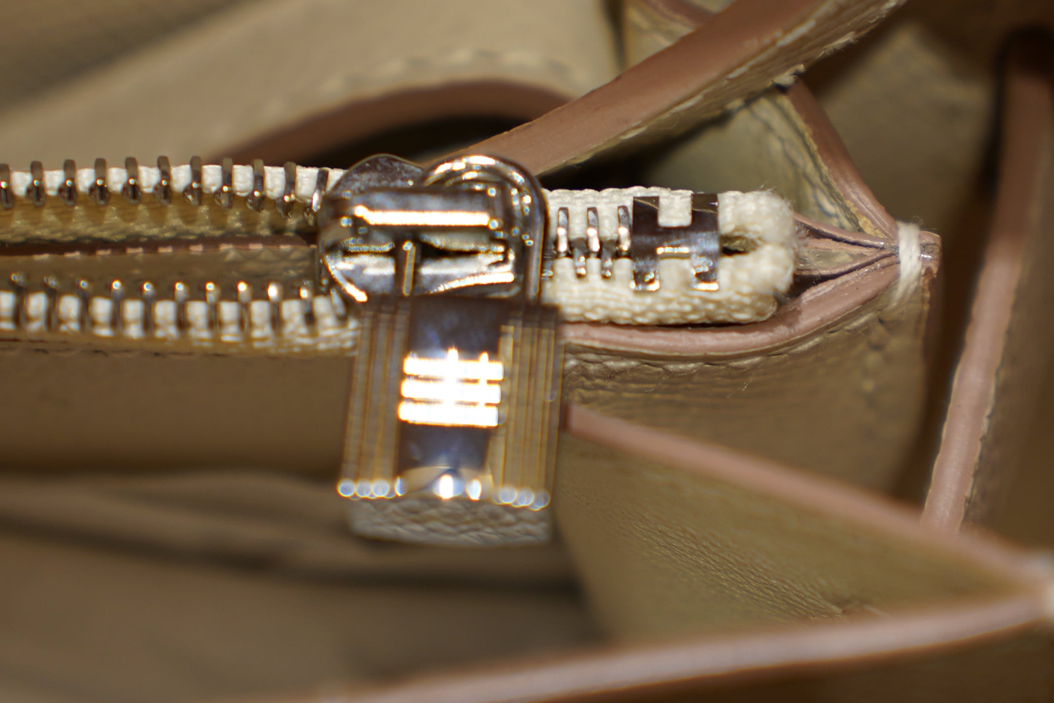 Hermes | Kelly To Go Wallet – Epsom – White – Silver Hardware