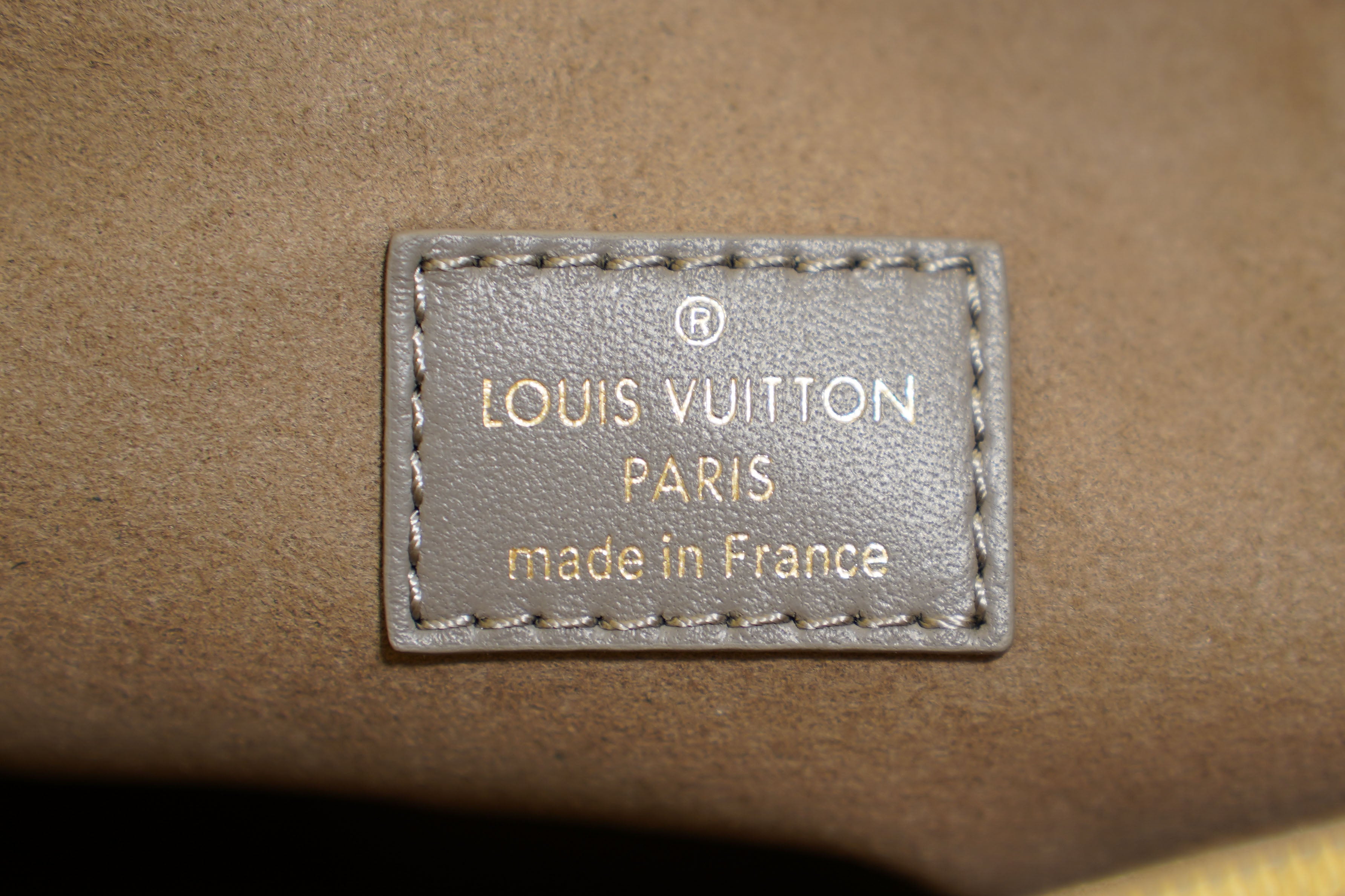 Louis Vuitton | Pochette Métis – Monogram Empreinte – Gris – Gold Hardware
