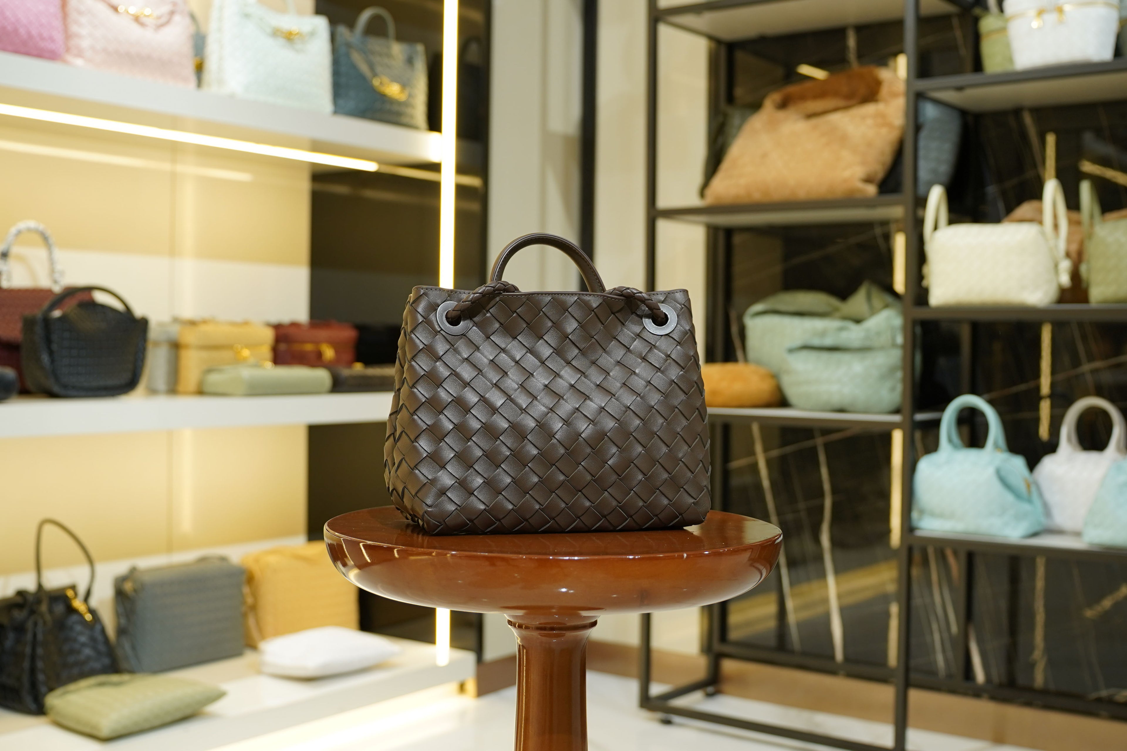 Bottega Veneta | Andiamo – Leather – Beige – Gold Hardware