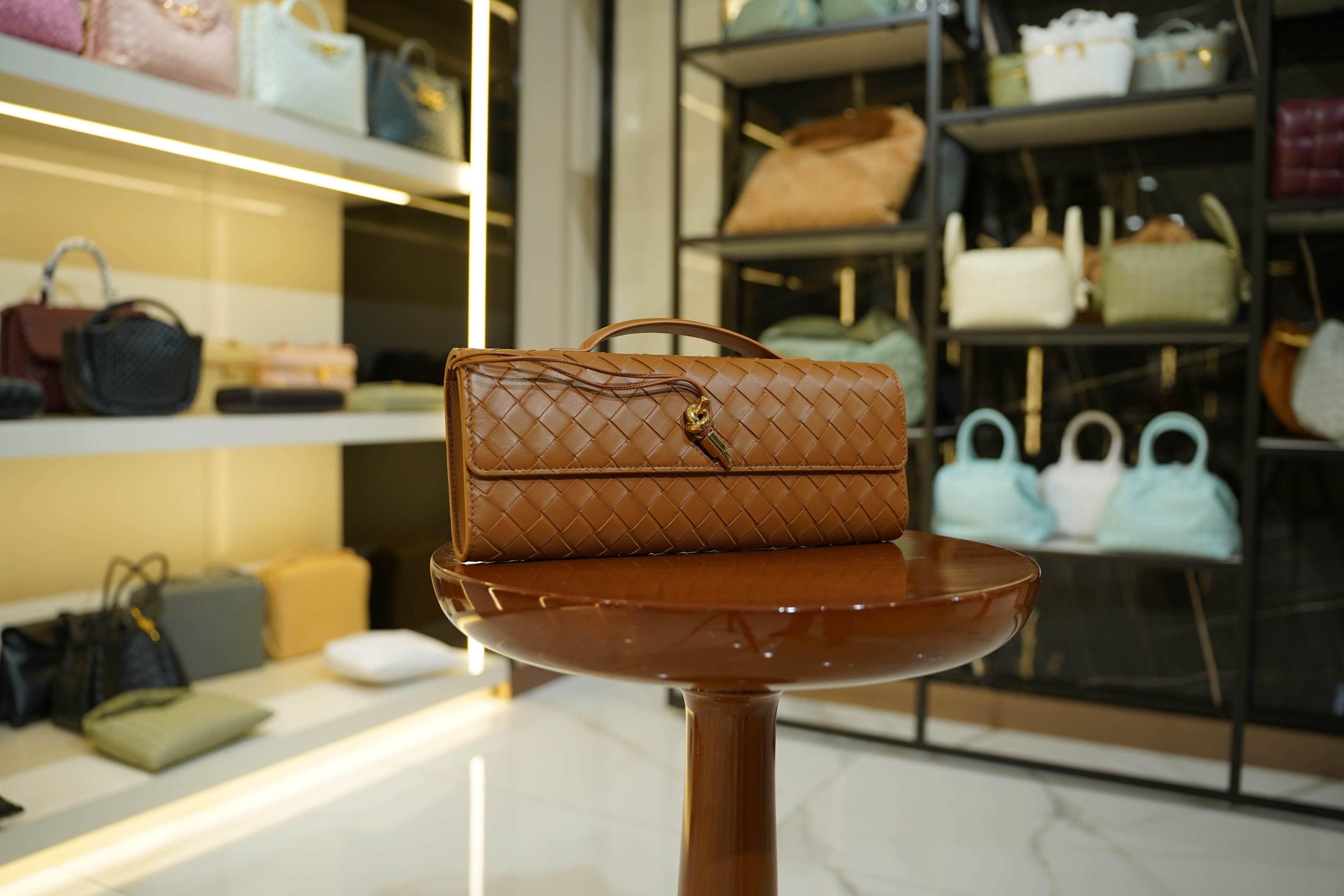 Bottega Veneta | Andiamo Clutch Long – Leather – Caramel – Gold Hardware