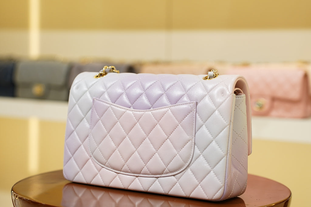 Chanel | Classic Flap Bag – Medium – Lambskin – Light Purple – Gold Hardware