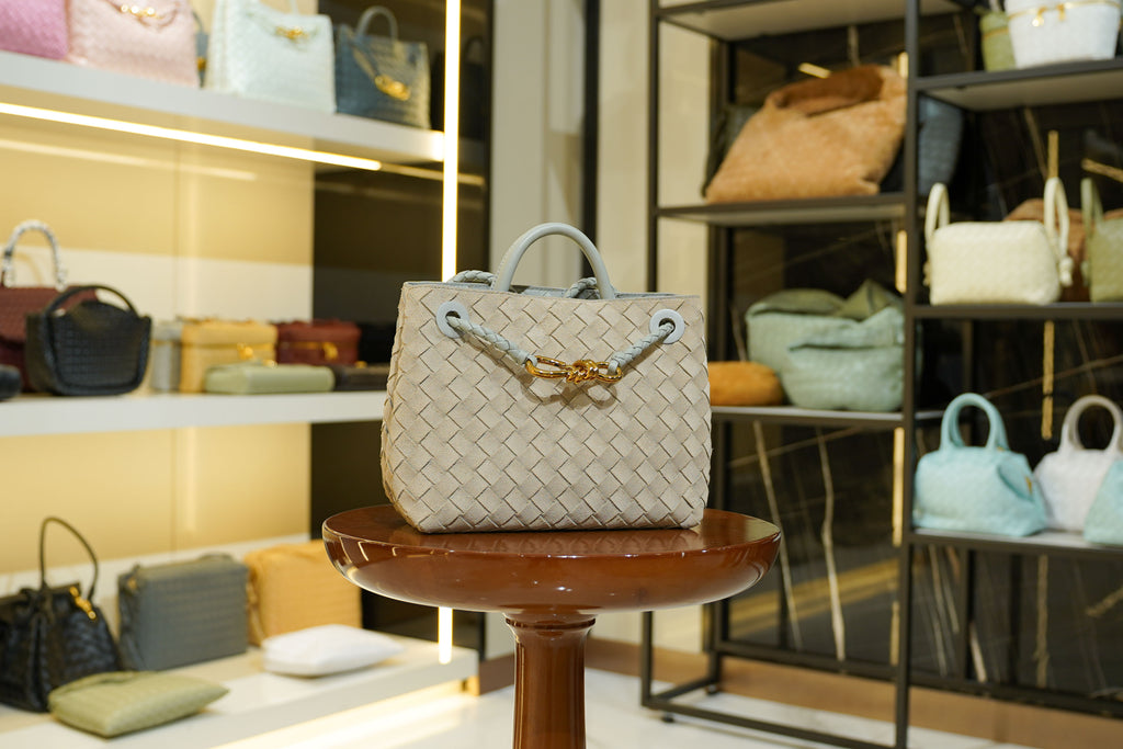 Bottega Veneta | Andiamo – Intrecciato – Beige – Gold Hardware