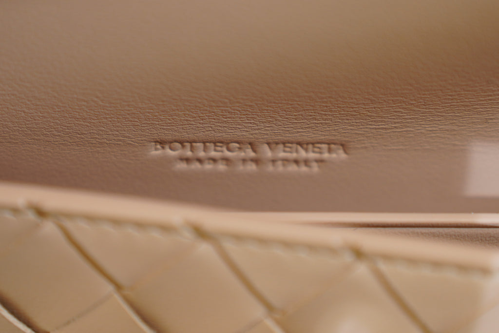 Bottega Veneta | Andiamo Clutch Long – Intrecciato – Rose Poudre – Gold Hardware