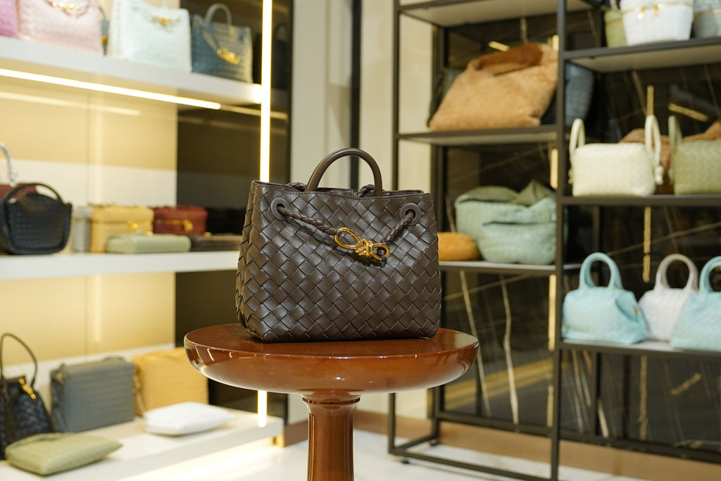 Bottega Veneta | Andiamo – Leather – Beige – Gold Hardware