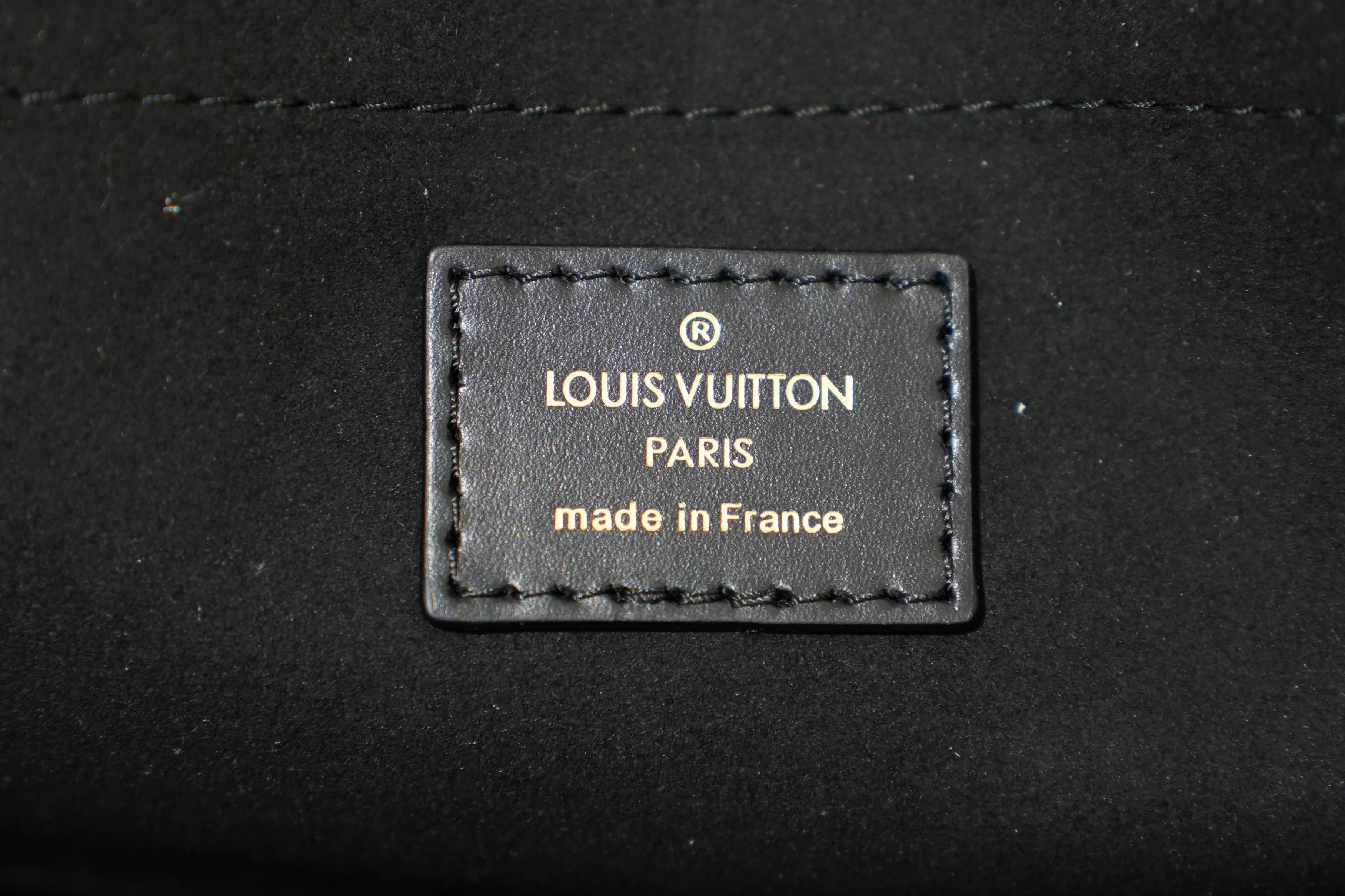 Louis Vuitton | Capucines – Leather – Black – Gold Hardware