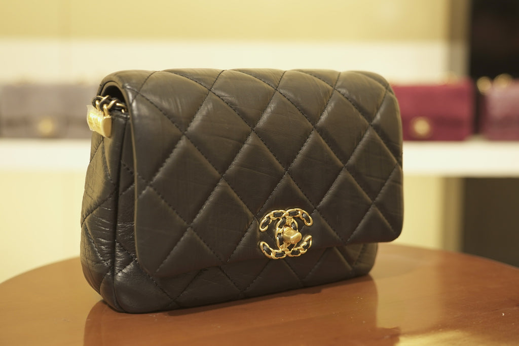 Chanel | Chanel 19 – Lambskin – Black – Gold Hardware