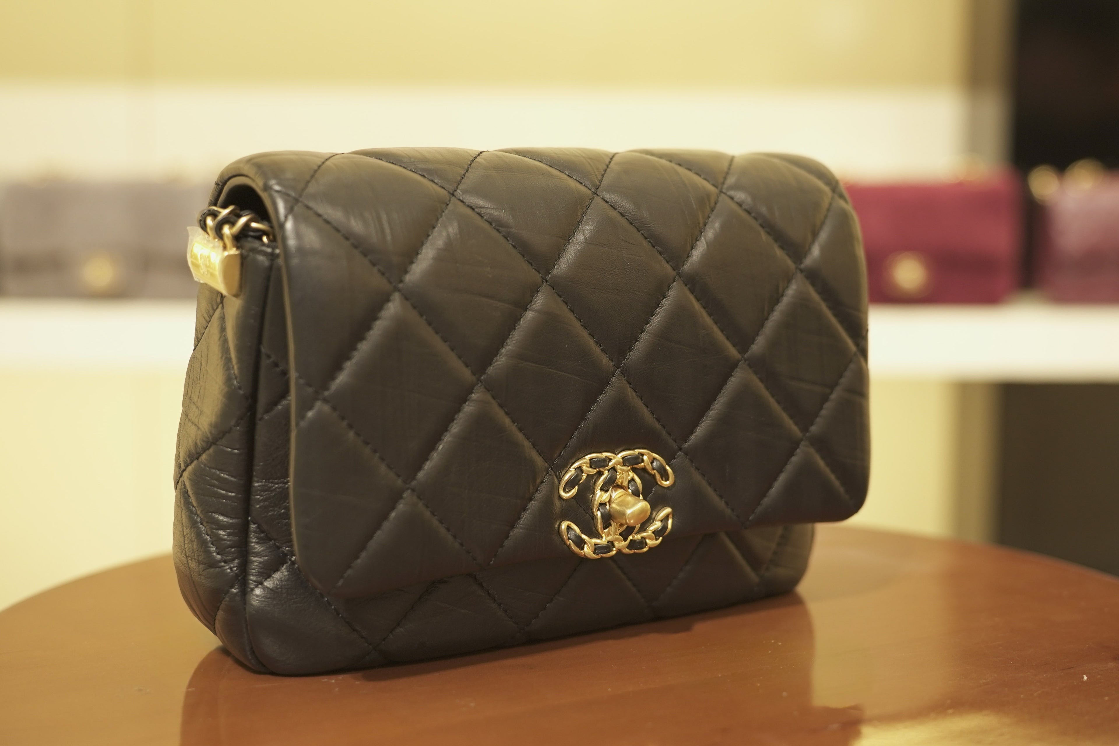 Chanel | Chanel 19 – Lambskin – Black – Gold Hardware