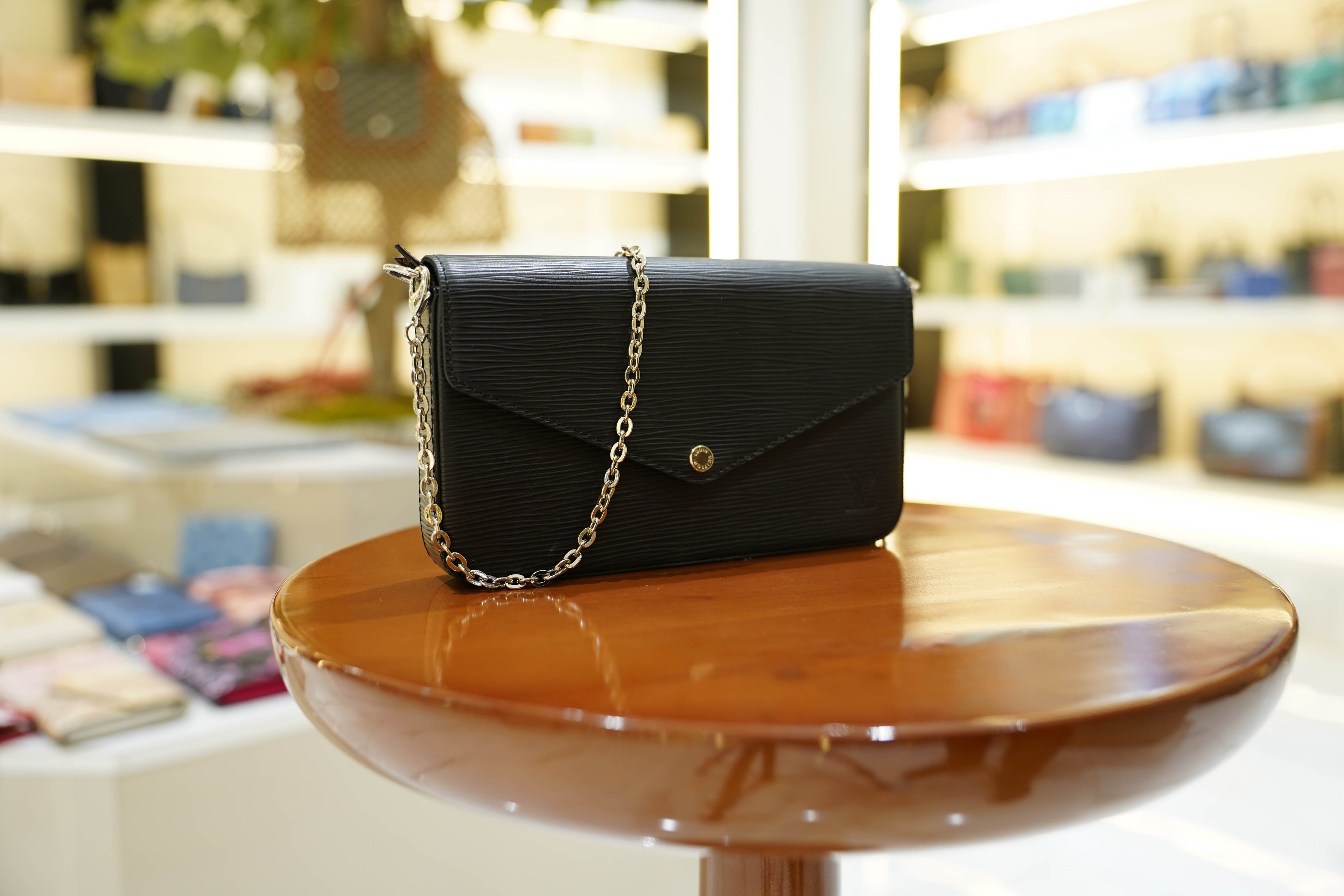 Louis Vuitton | Pochette Métis – Epi Leather – Black – Silver Hardware