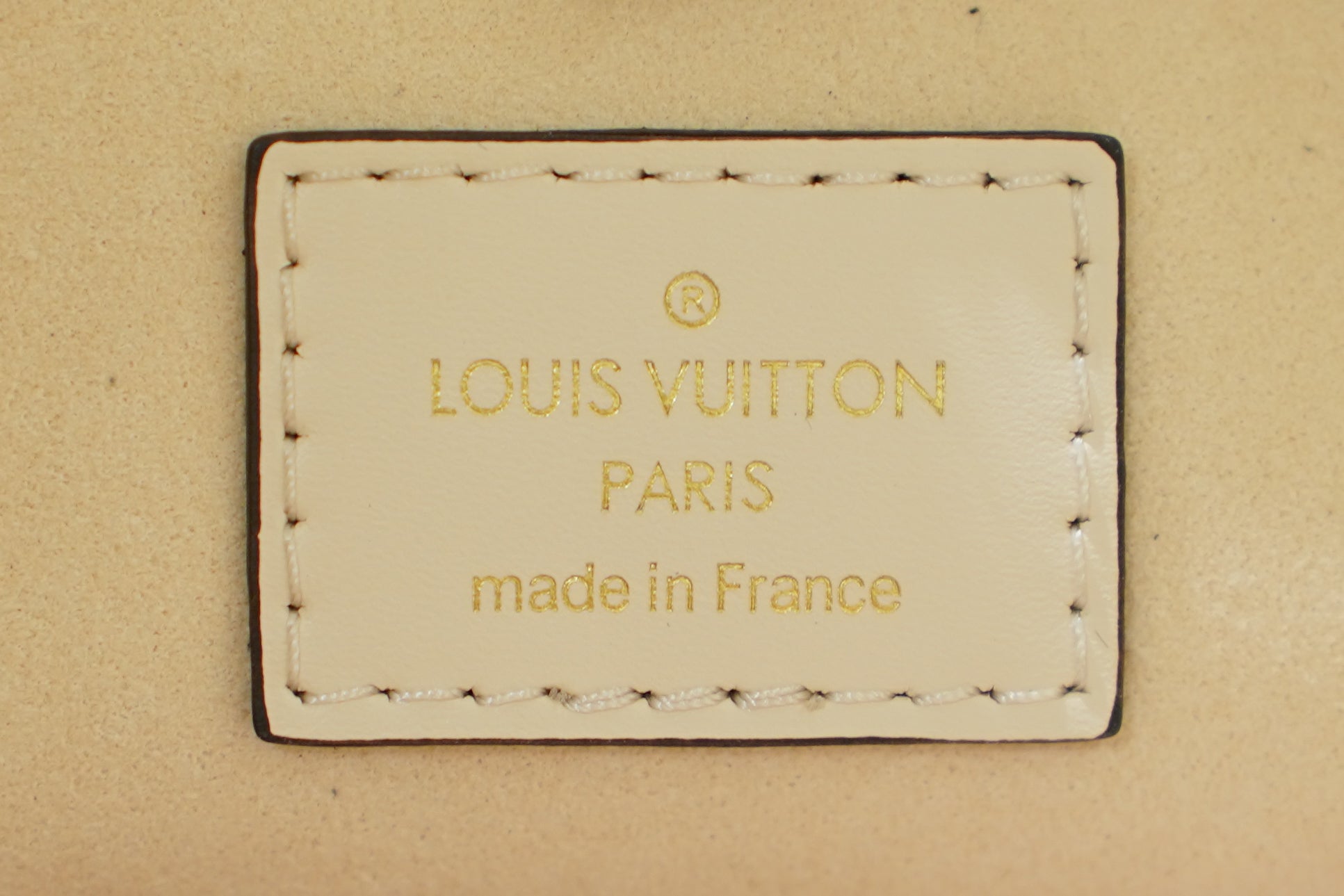 Louis Vuitton | Capucines – Leather – Cream – Gold Hardware