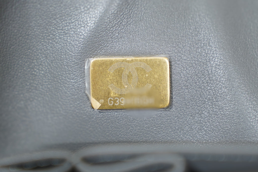 Chanel | Classic Flap Bag – Medium – Lambskin – Grey – Gold Hardware