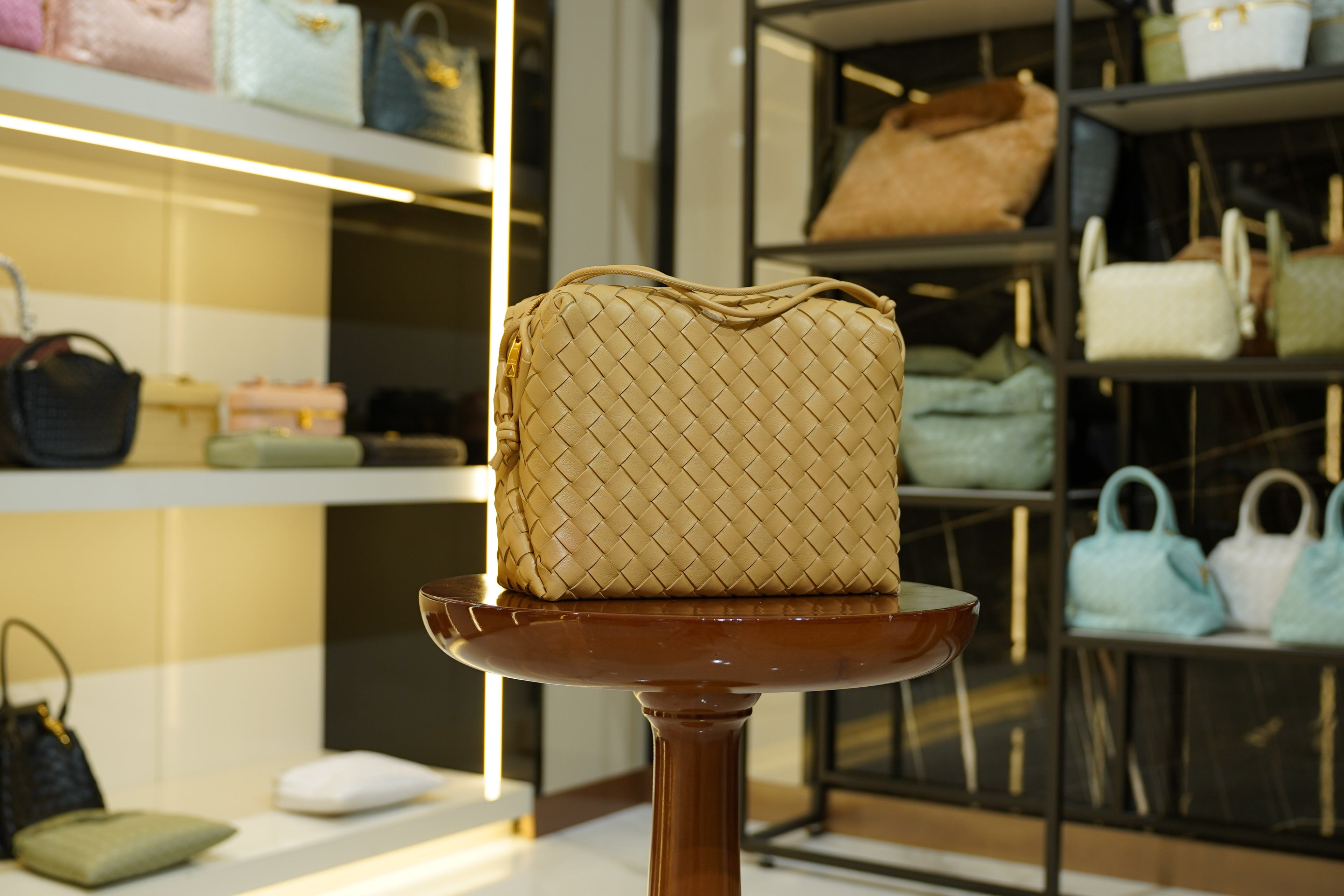 Bottega Veneta | Loop – Intrecciato – Beige – Gold Hardware