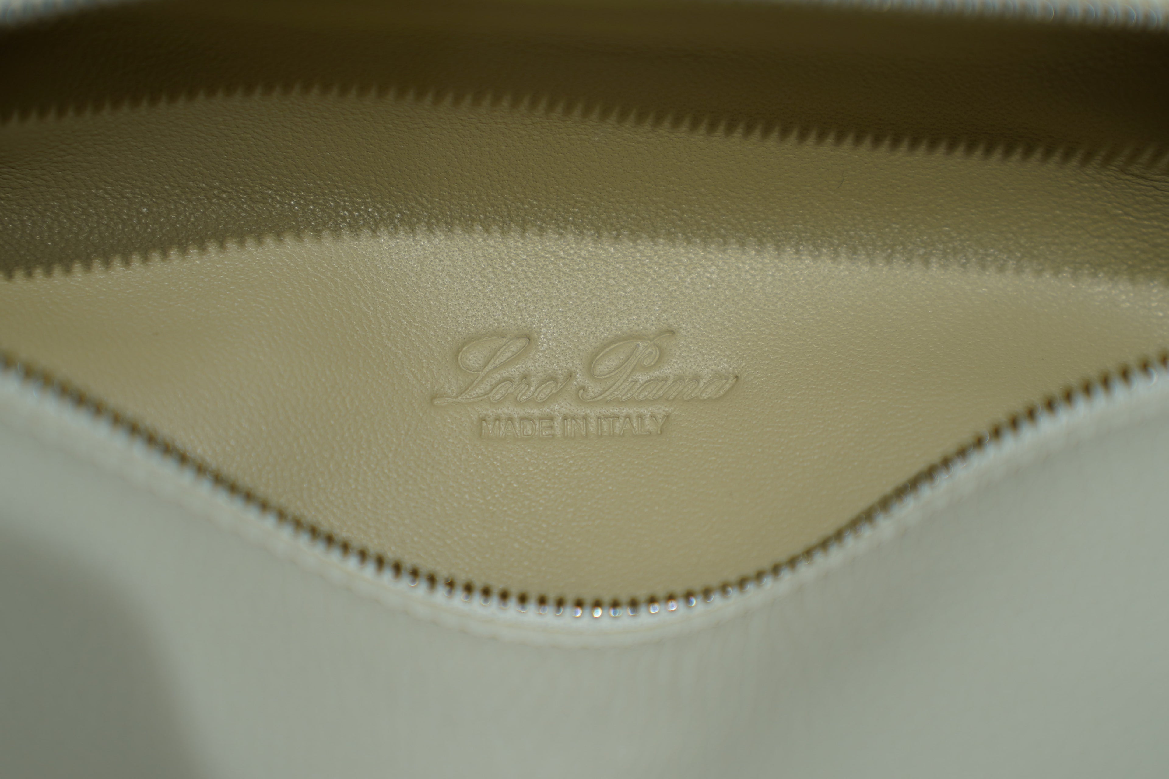 Loro Piana | Extra-Pocket-L19 – Leather – White – Silver Hardware
