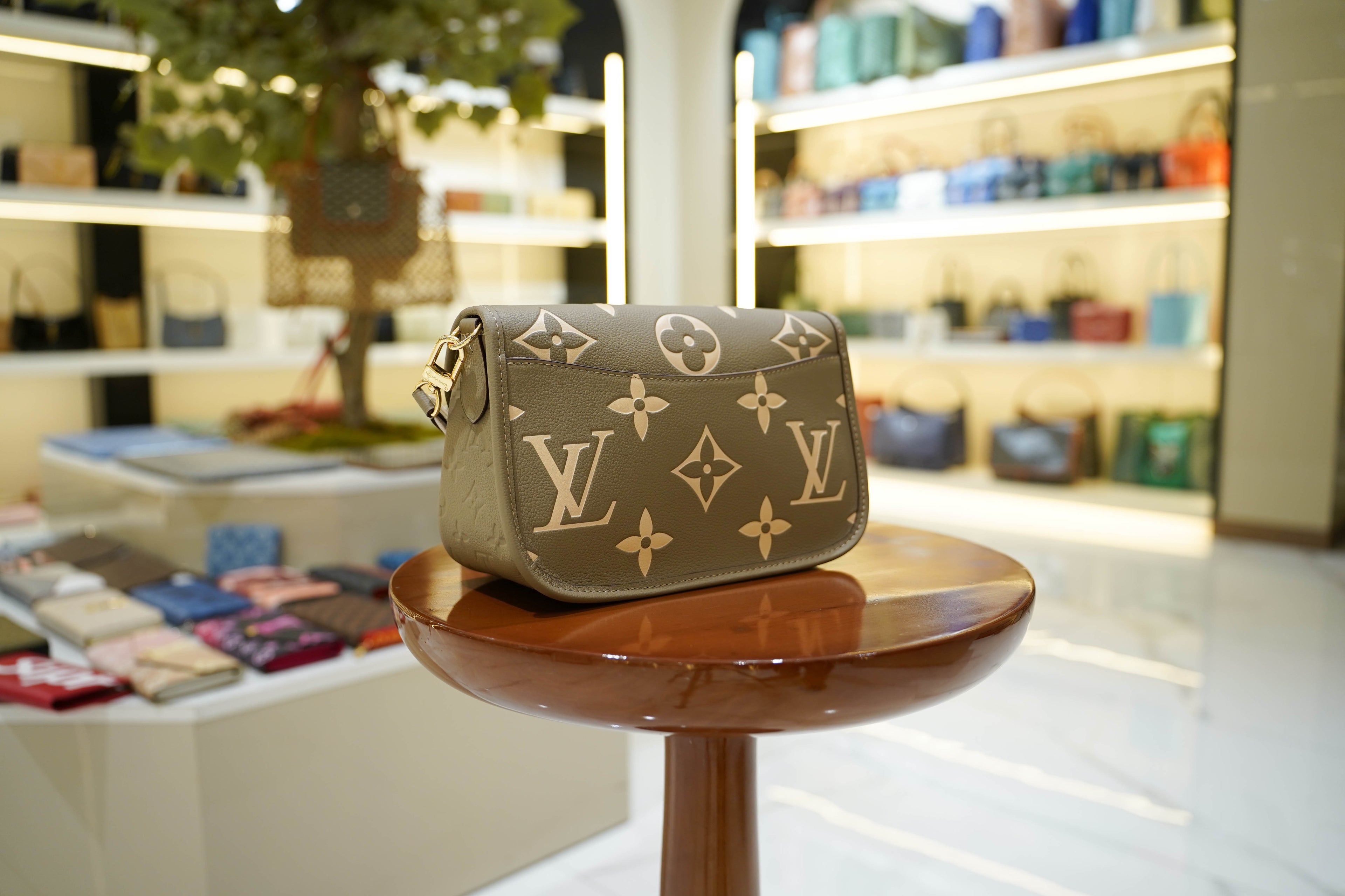 Louis Vuitton | Coussin – Leather – Gray – Gold Hardware